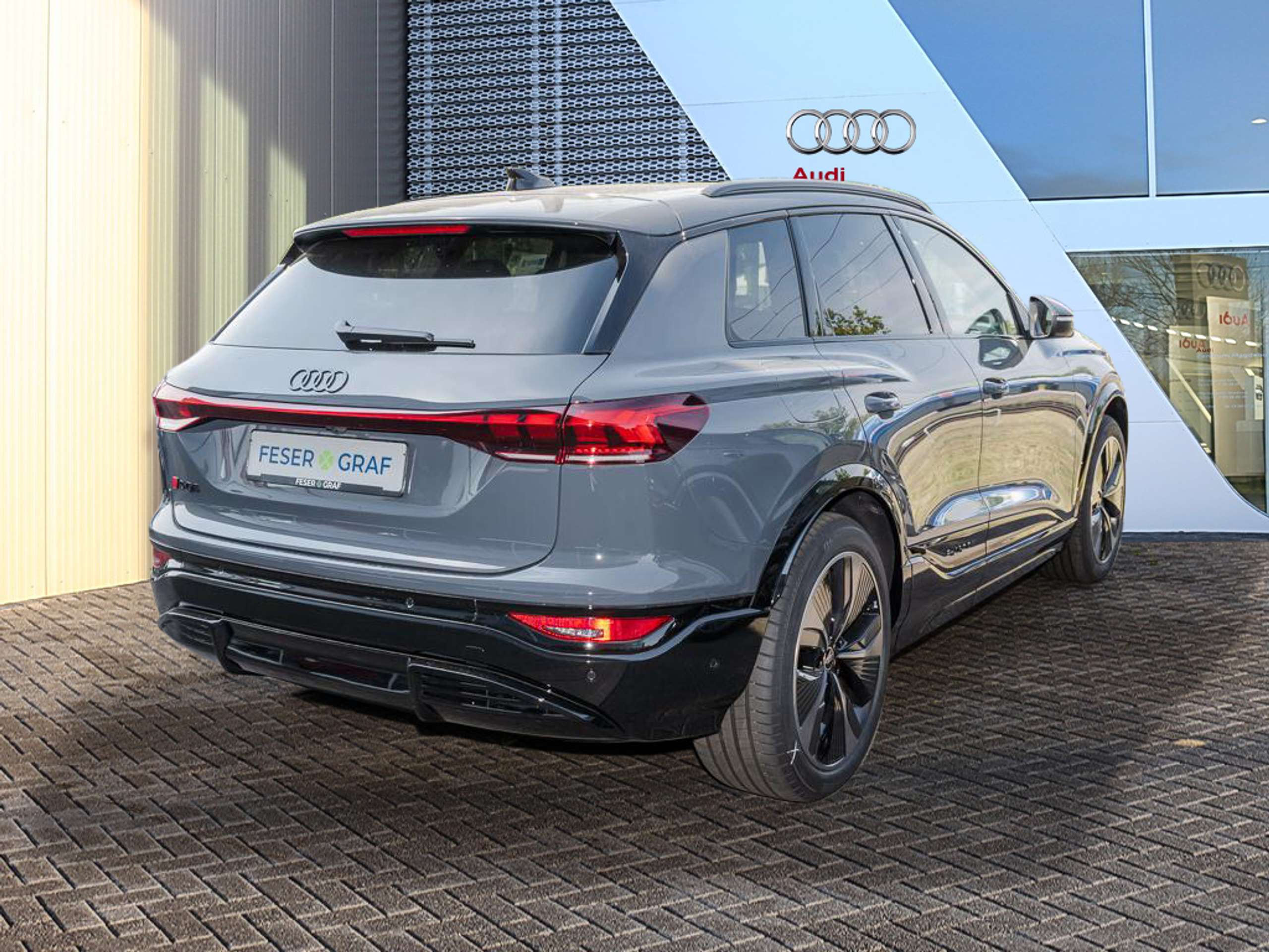 Audi - SQ6