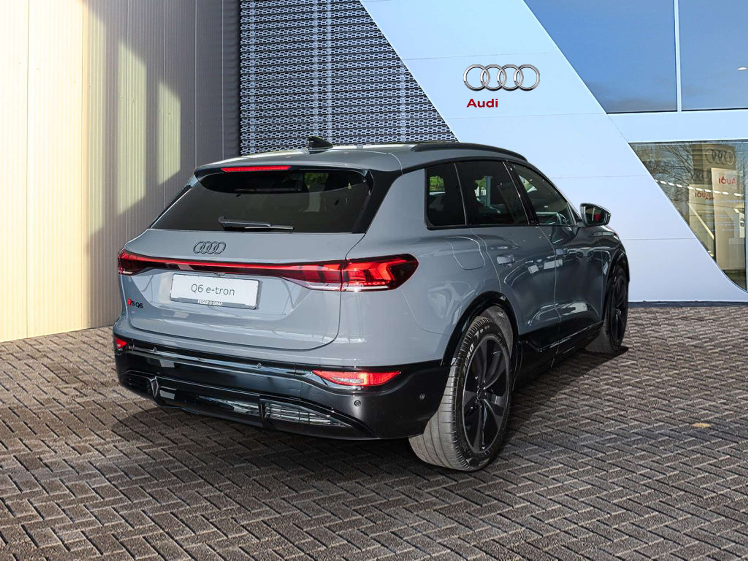 Audi - SQ6