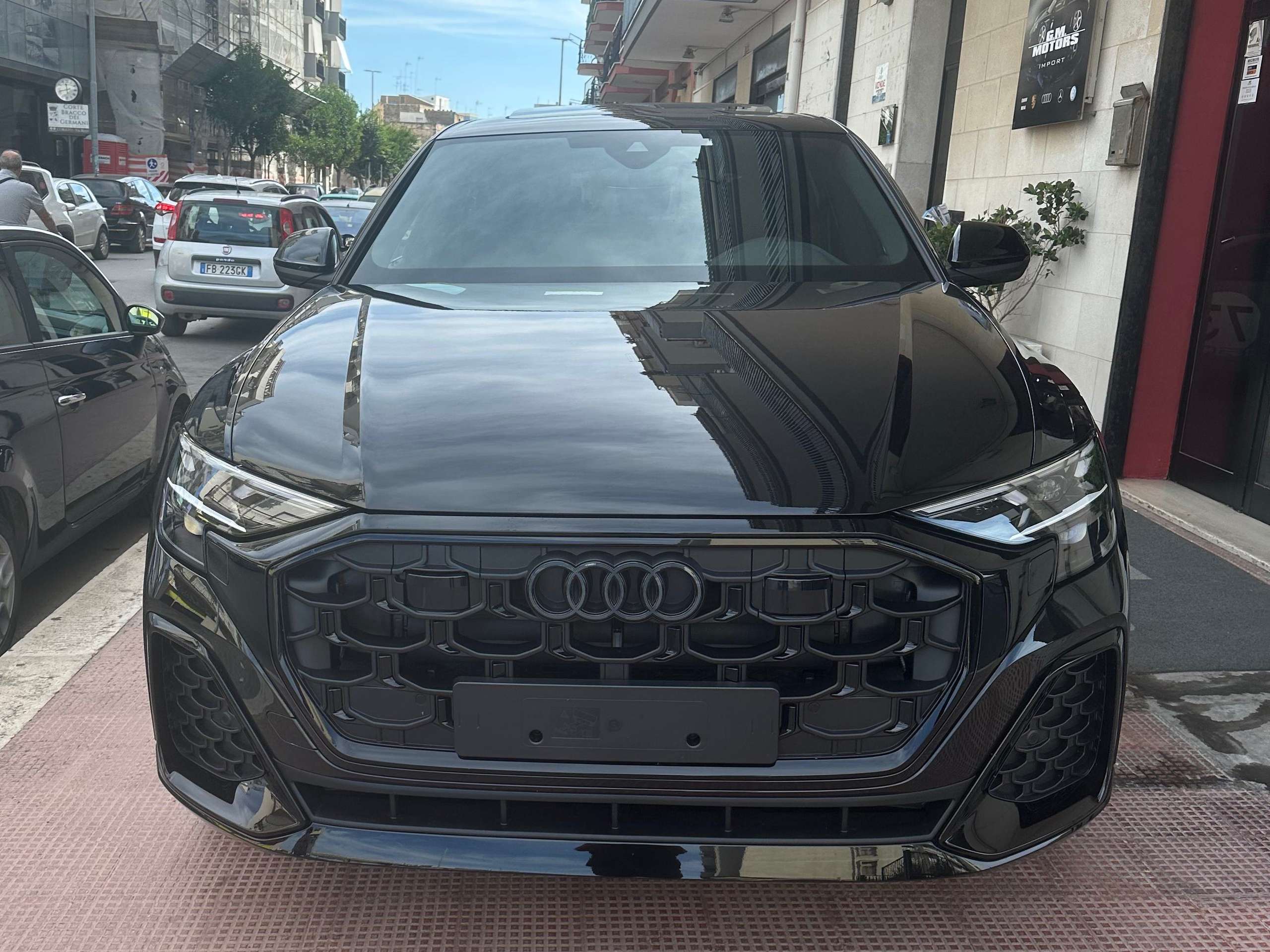 Audi - Q8