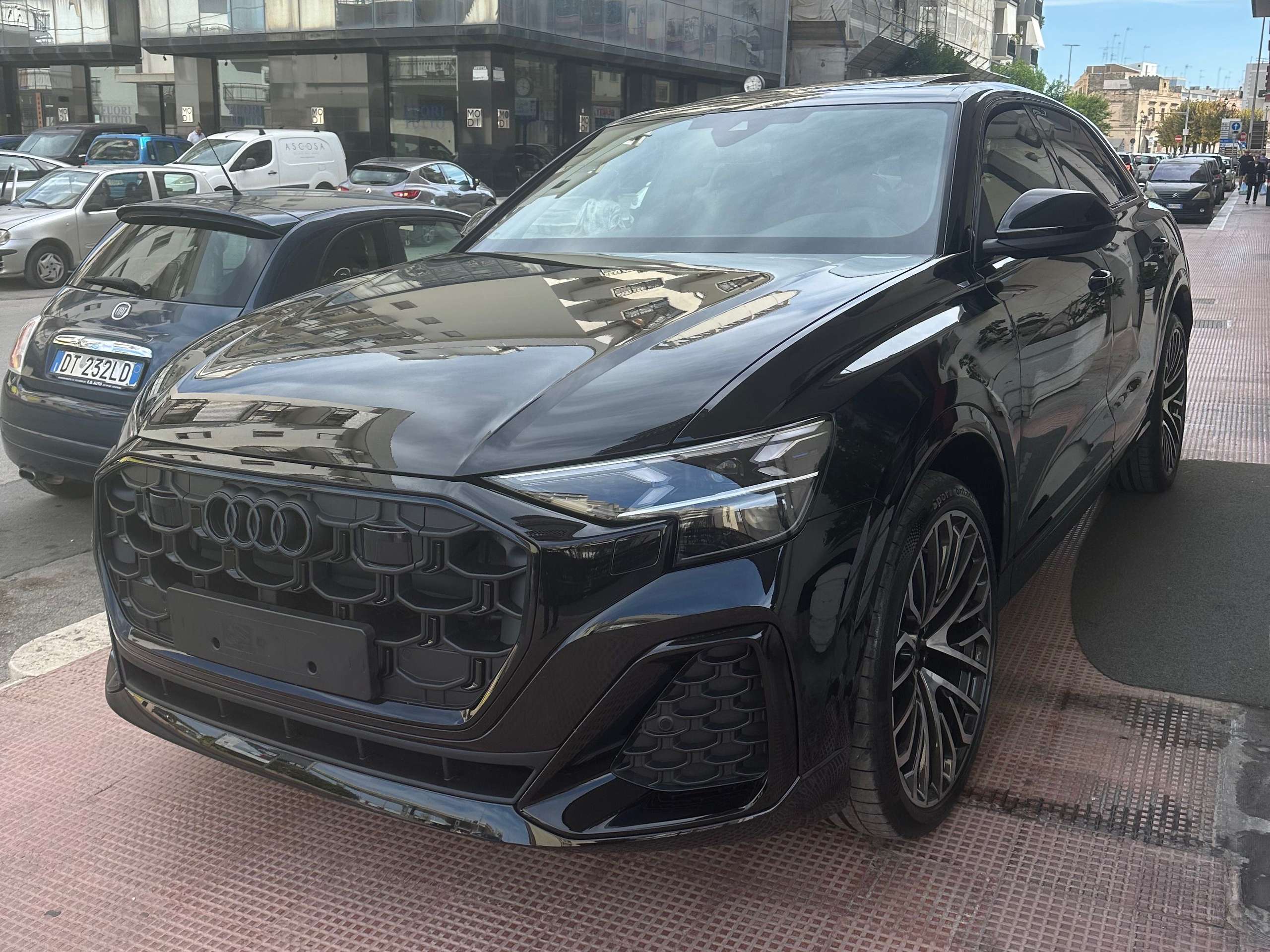 Audi - Q8