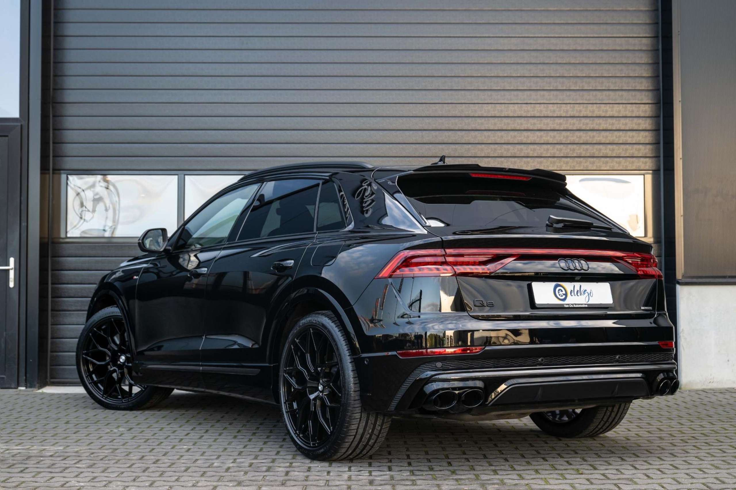 Audi - Q8