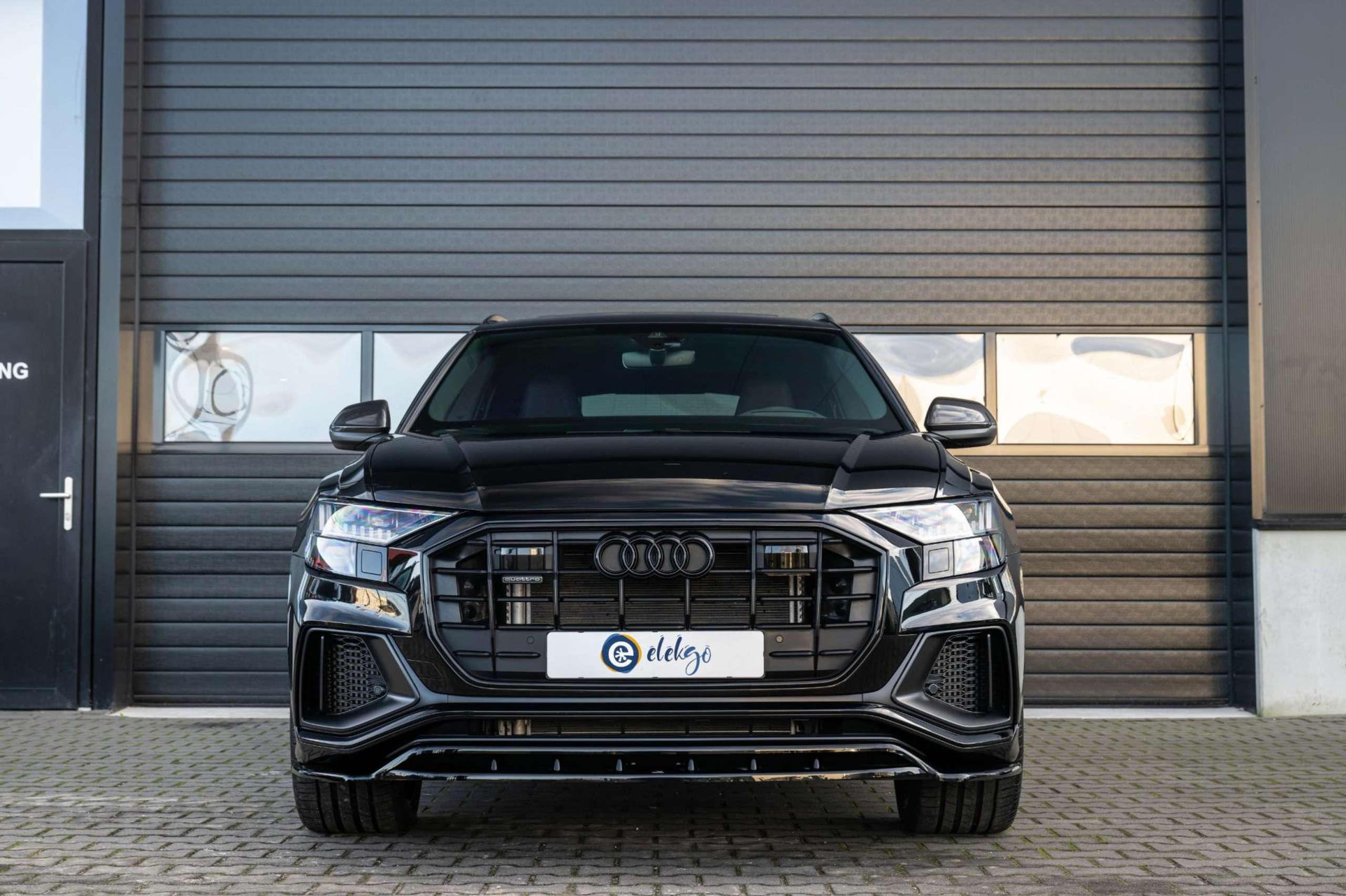 Audi - Q8