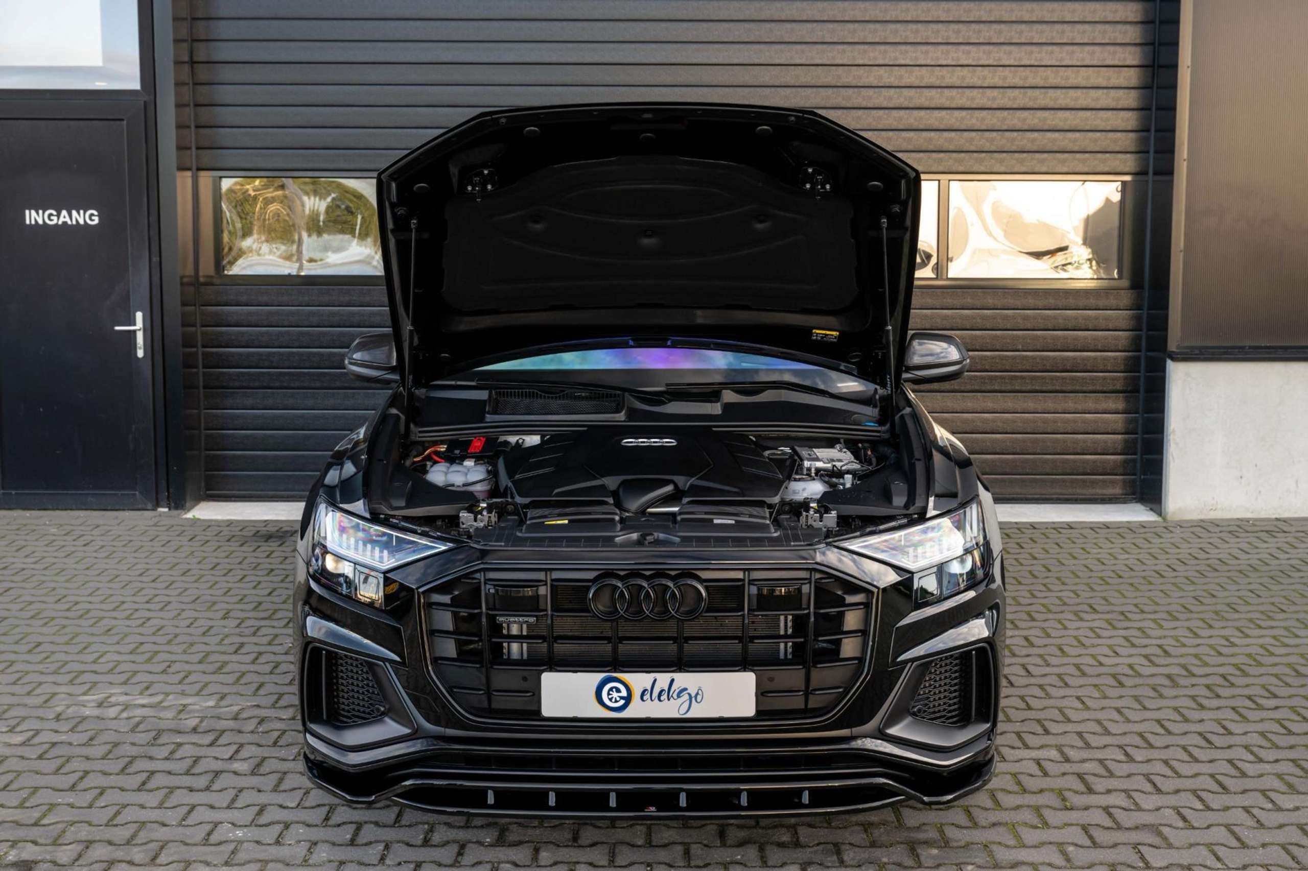 Audi - Q8