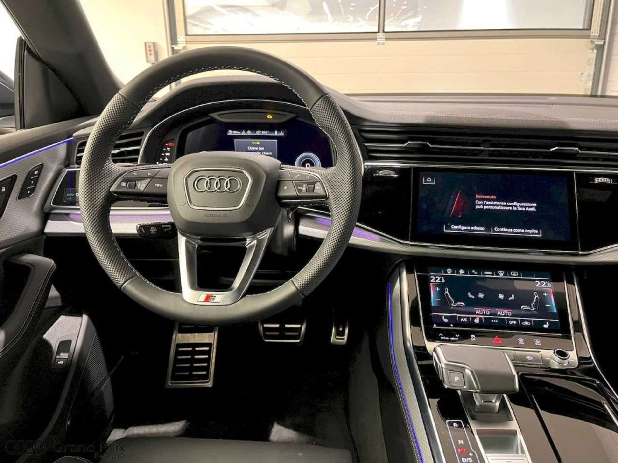 Audi - Q8