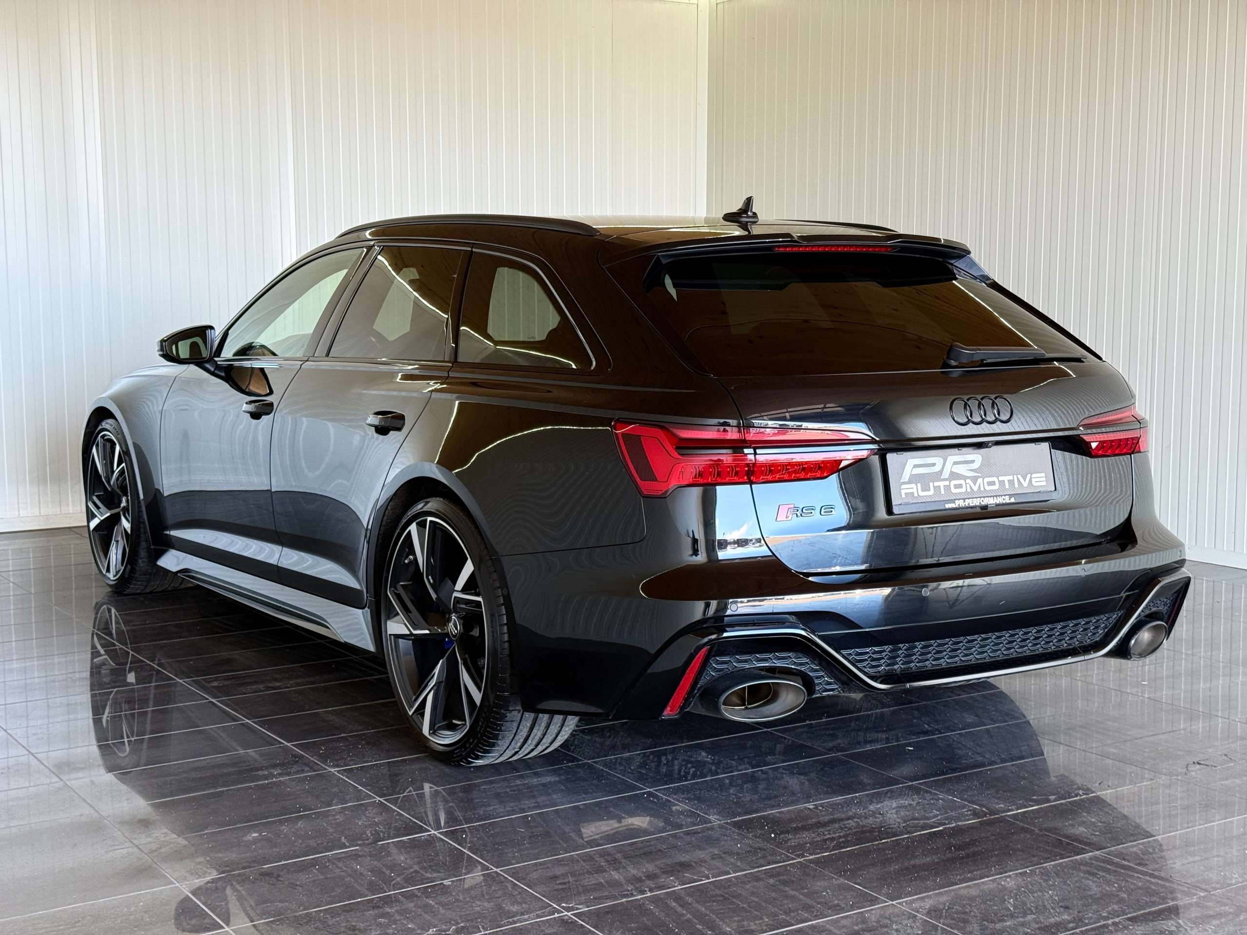 Audi - RS6