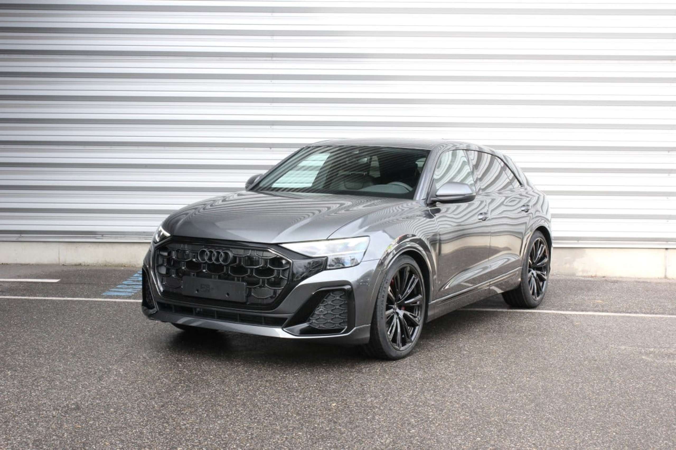 Audi - Q8