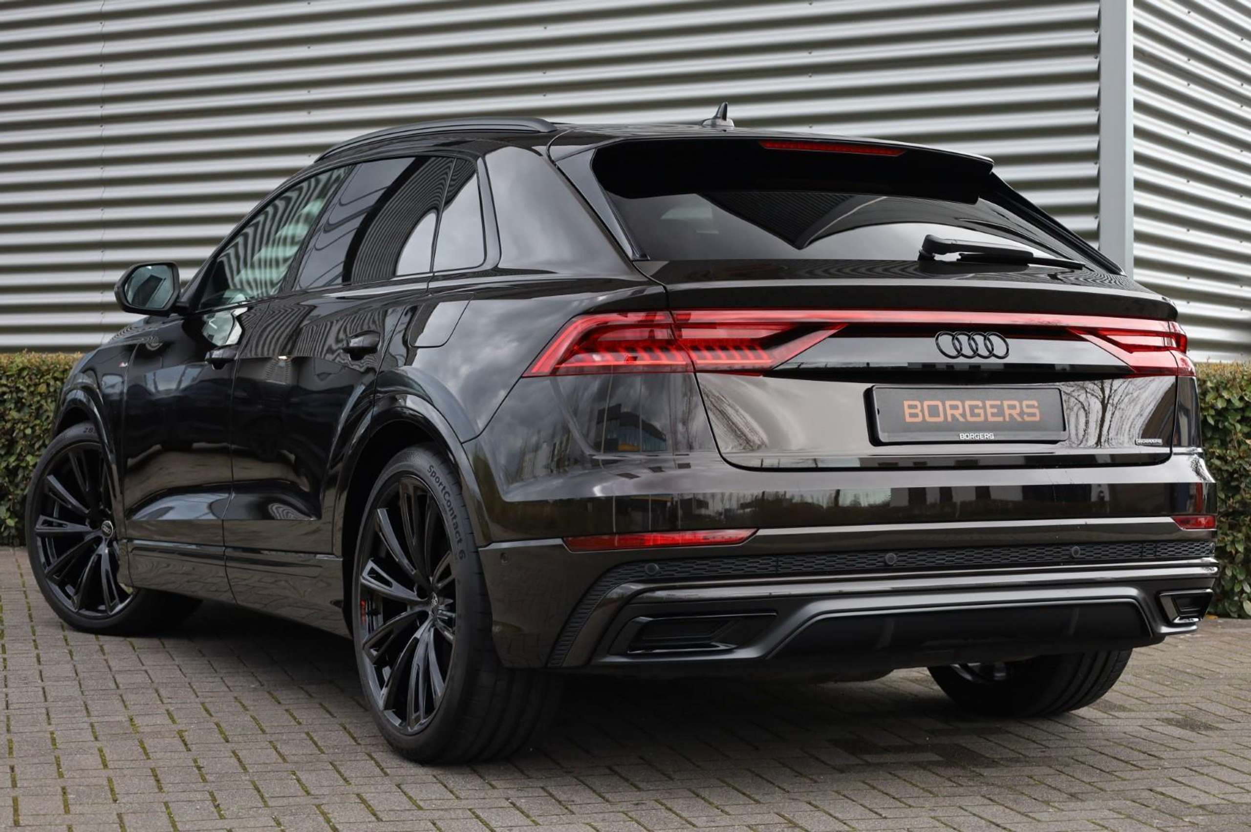 Audi - Q8