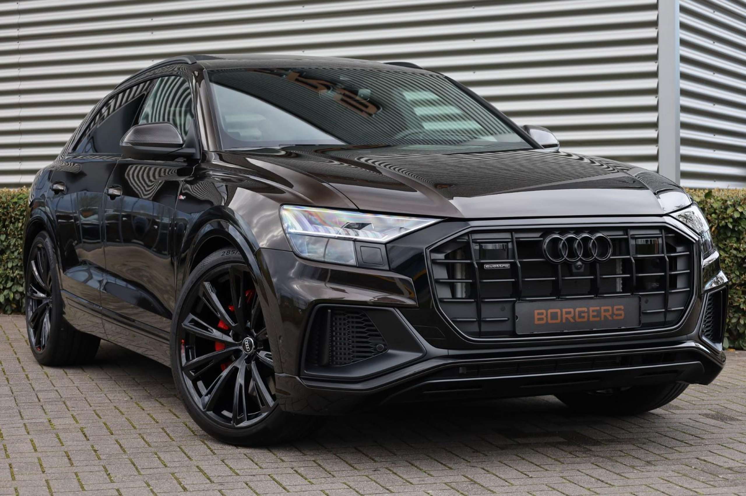 Audi - Q8