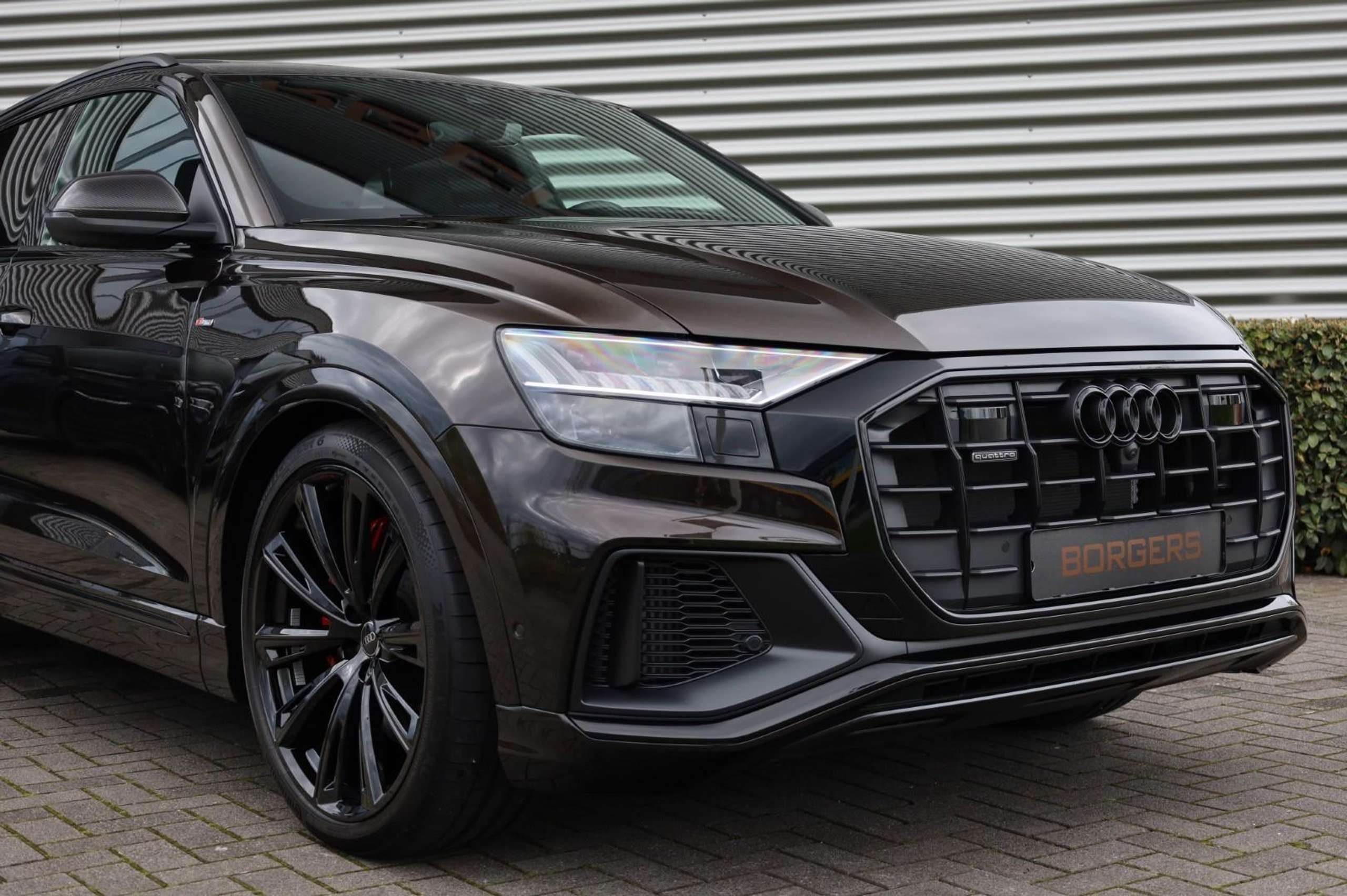 Audi - Q8