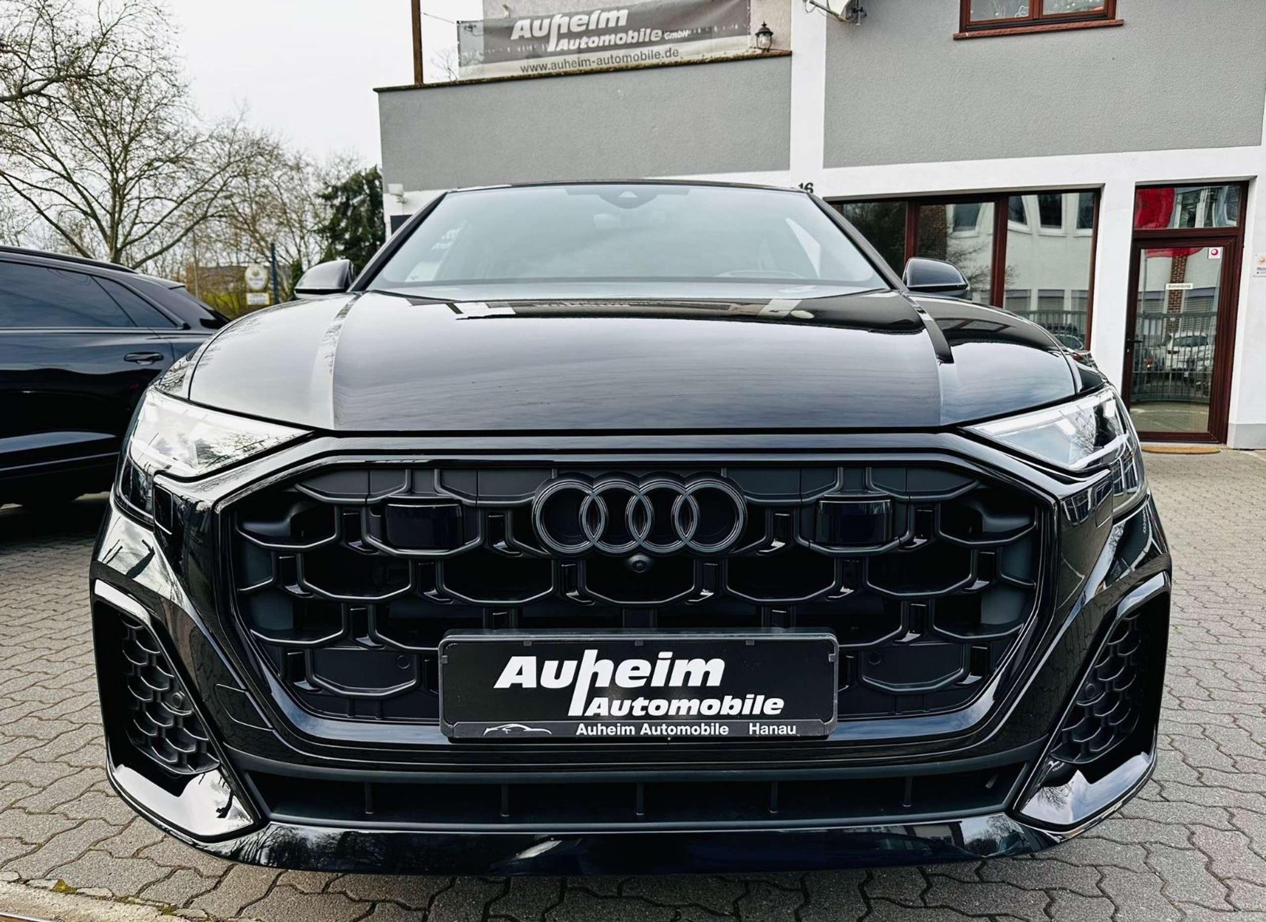 Audi - Q8