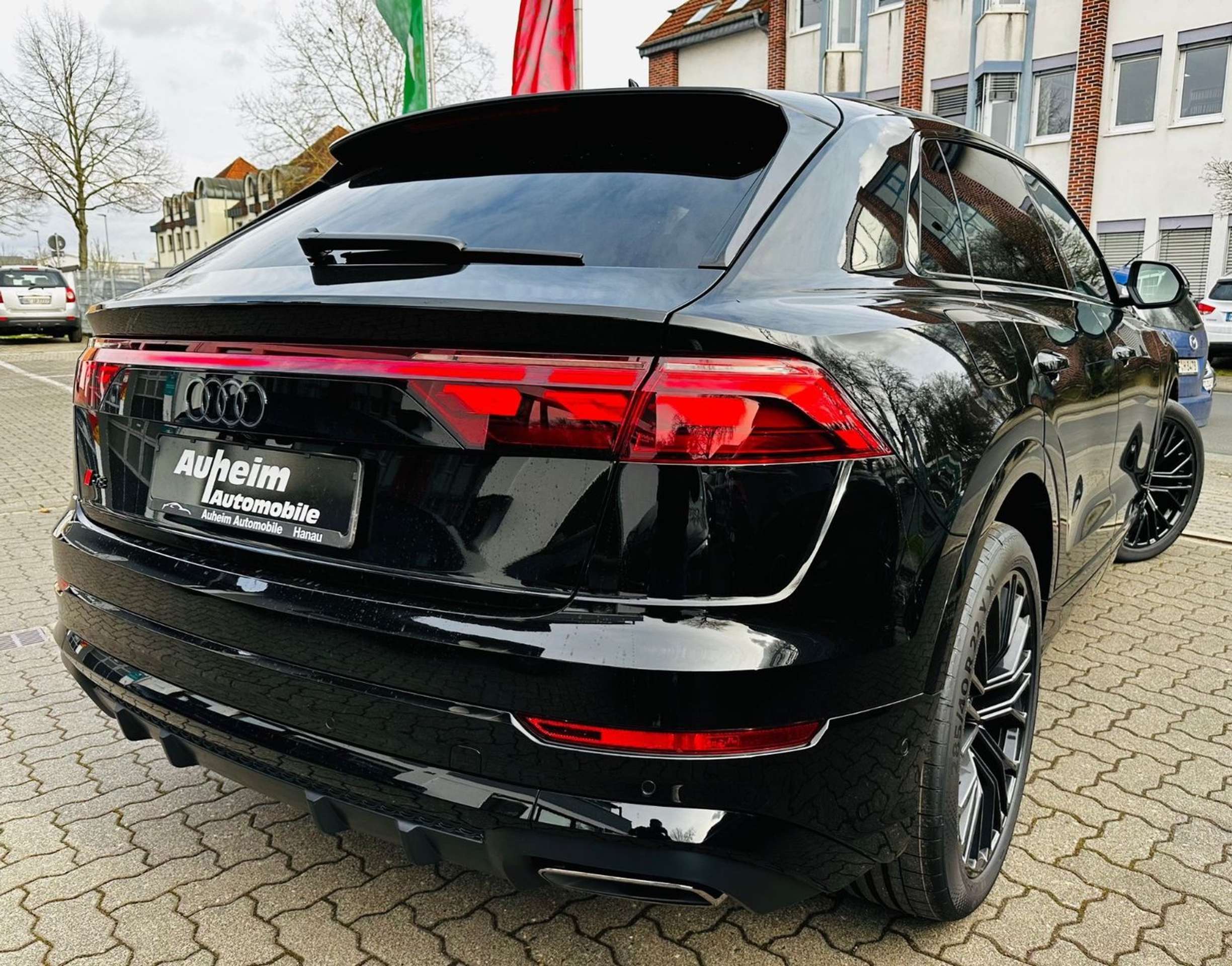 Audi - Q8