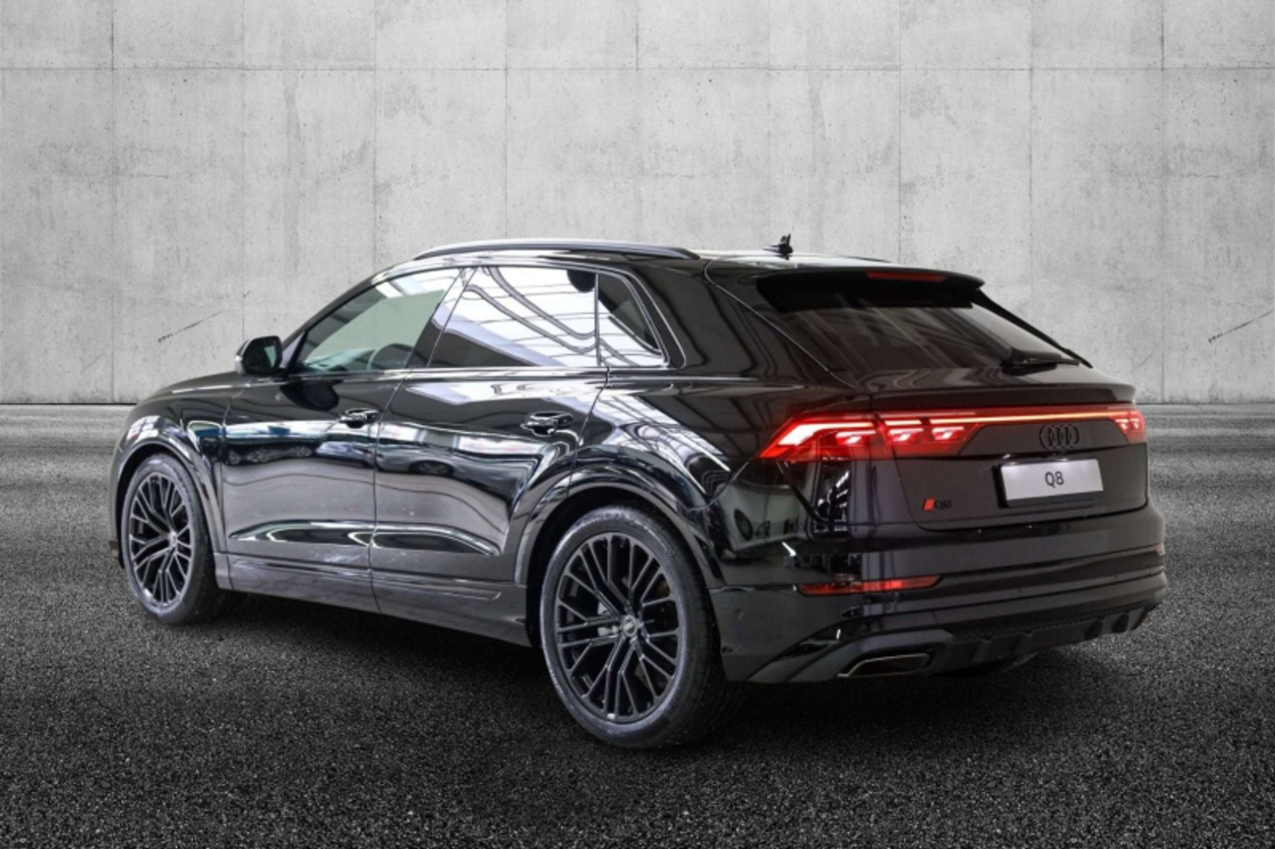 Audi - Q8