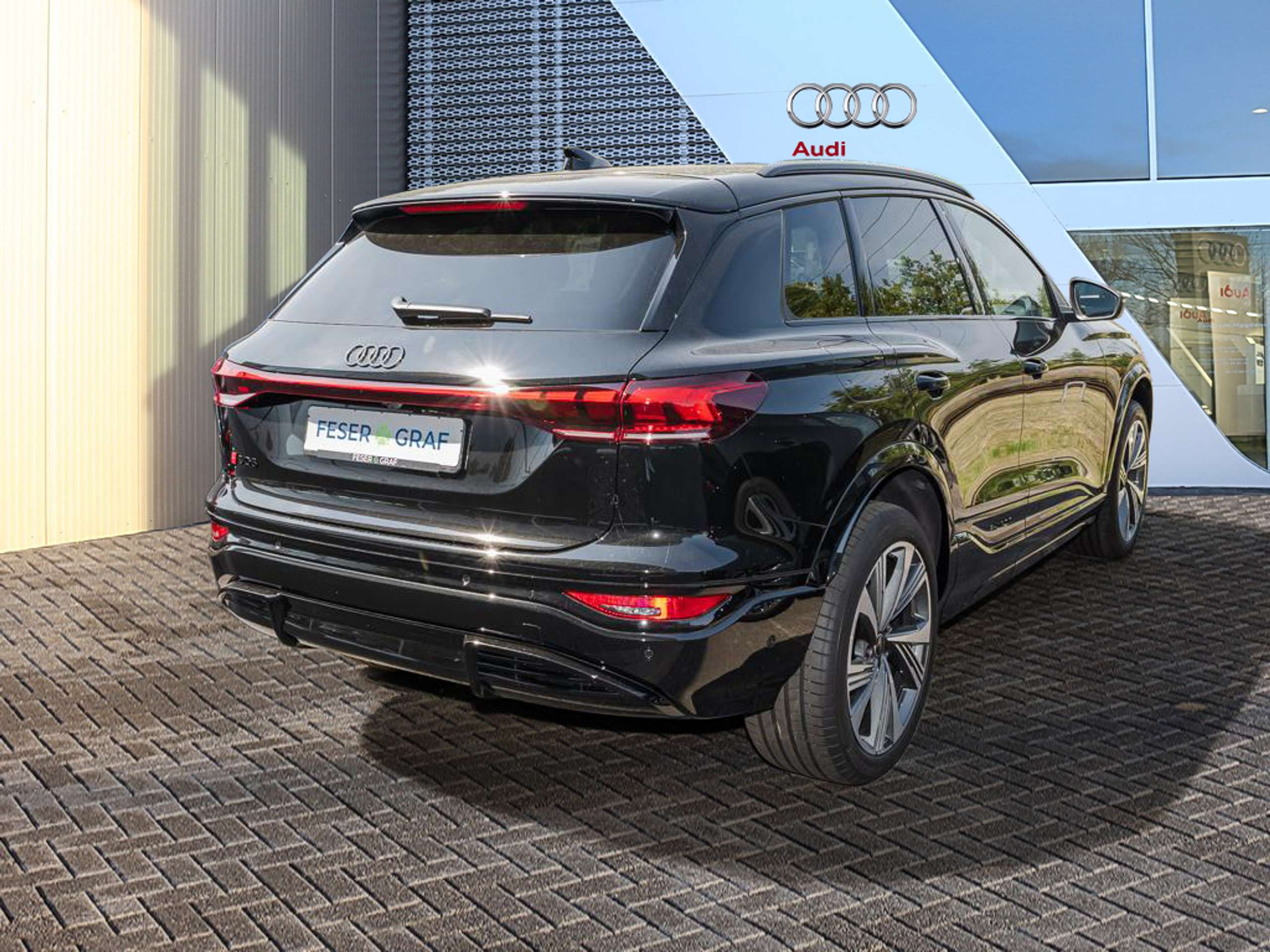 Audi - SQ6