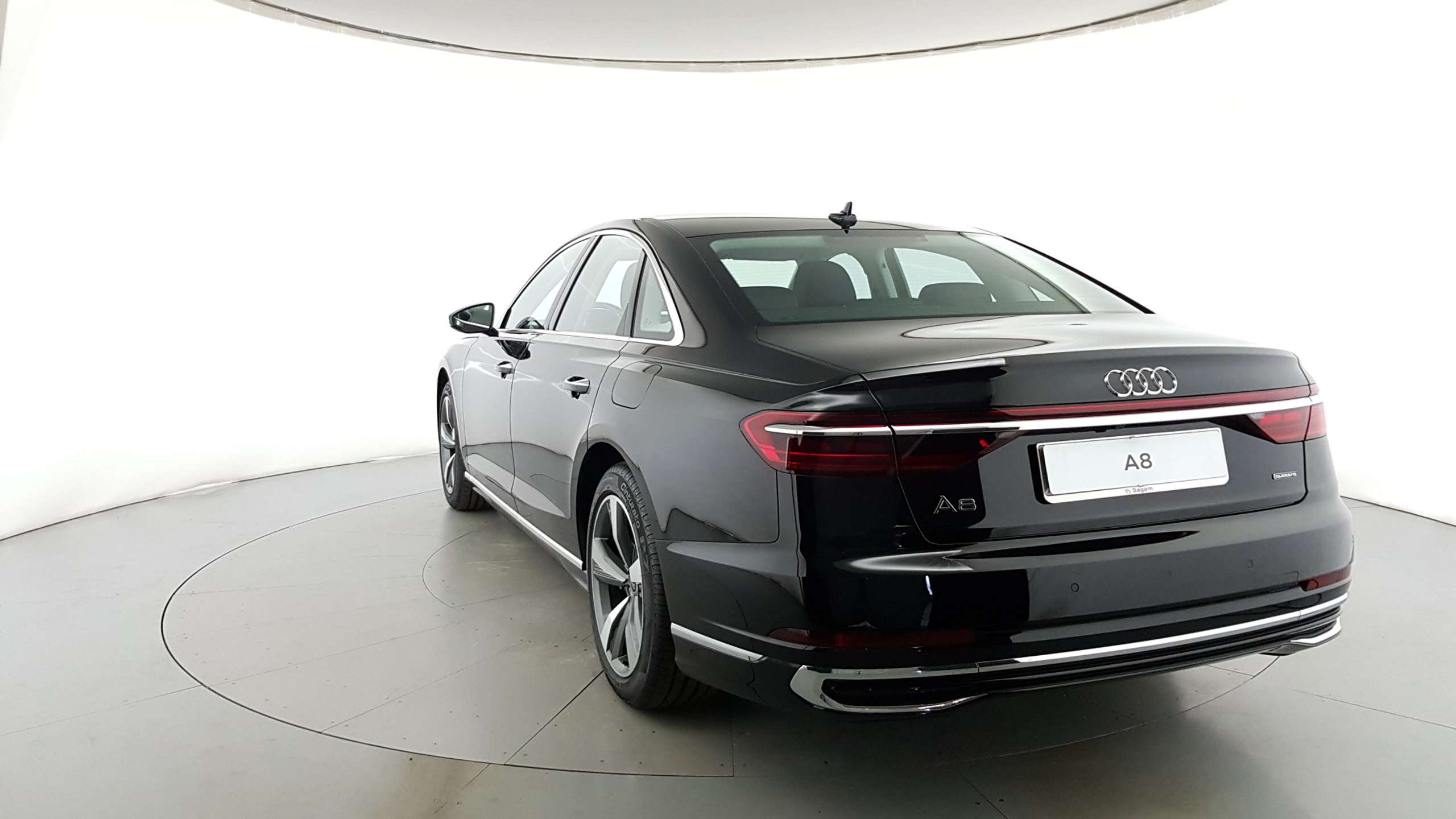 Audi - A8