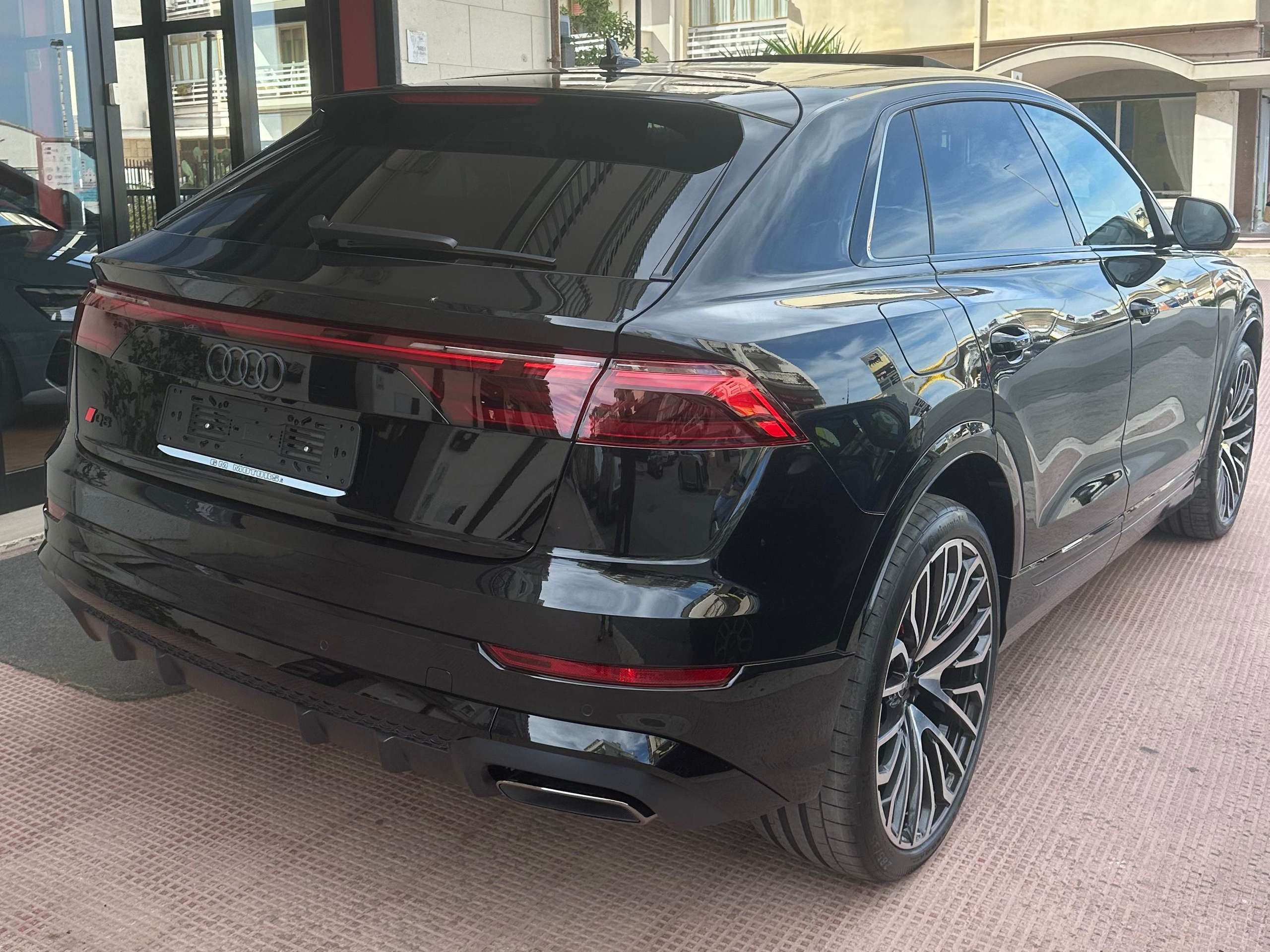 Audi - Q8