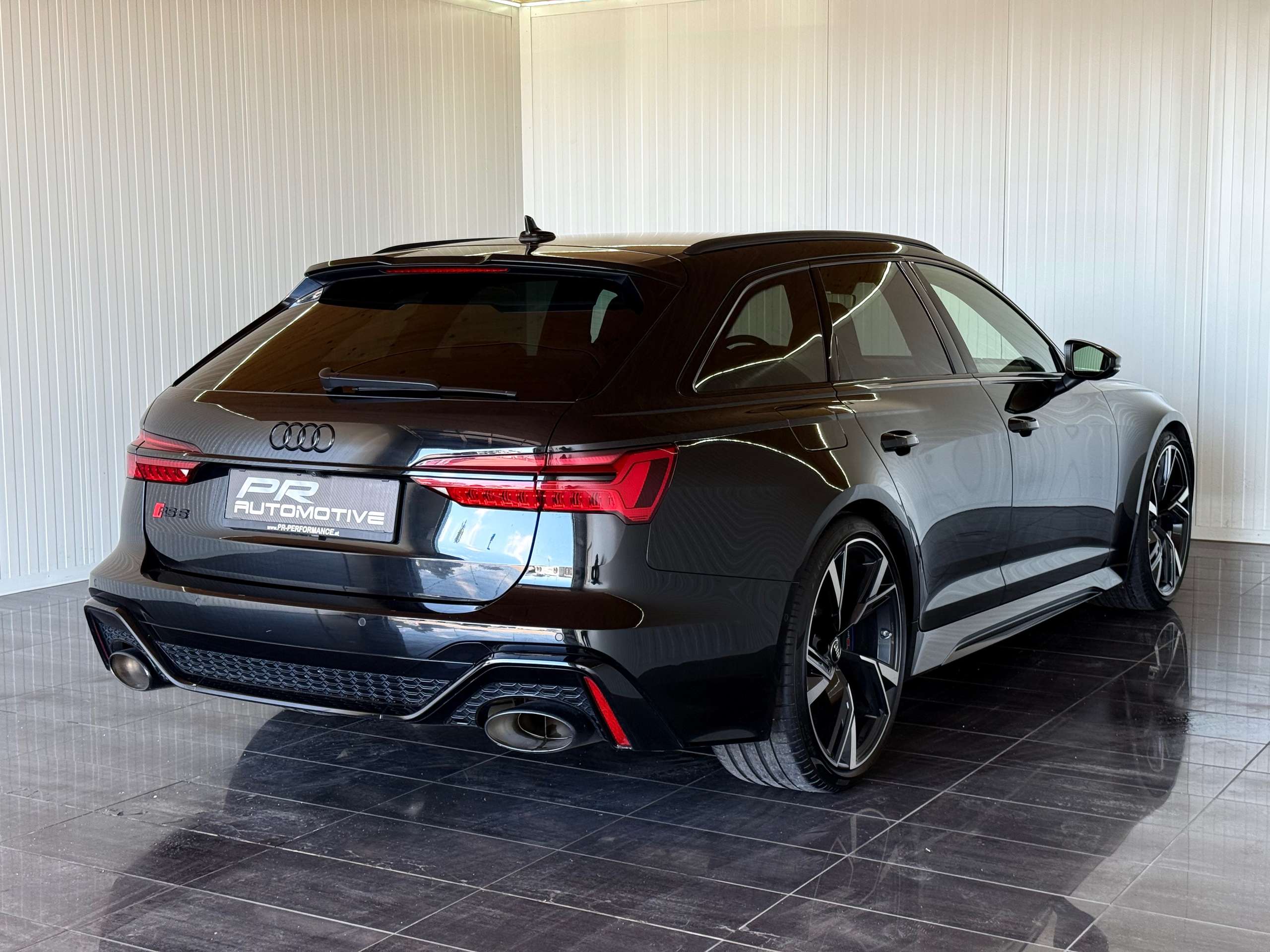 Audi - RS6