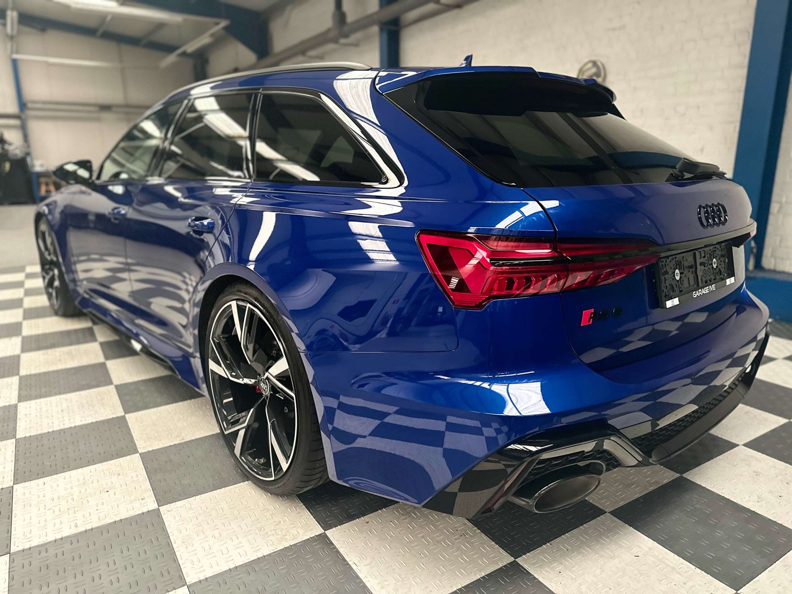 Audi - RS6