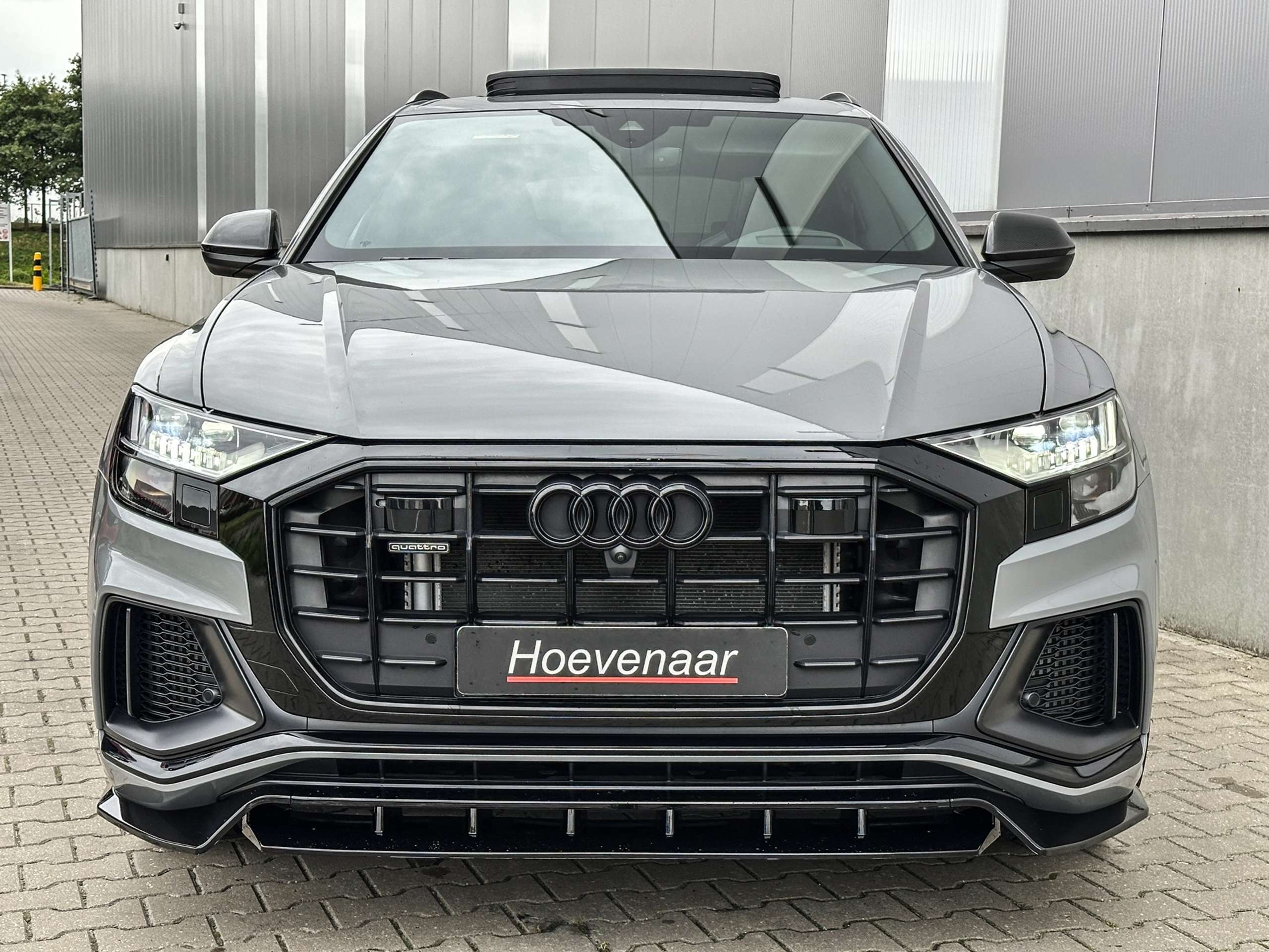 Audi - Q8