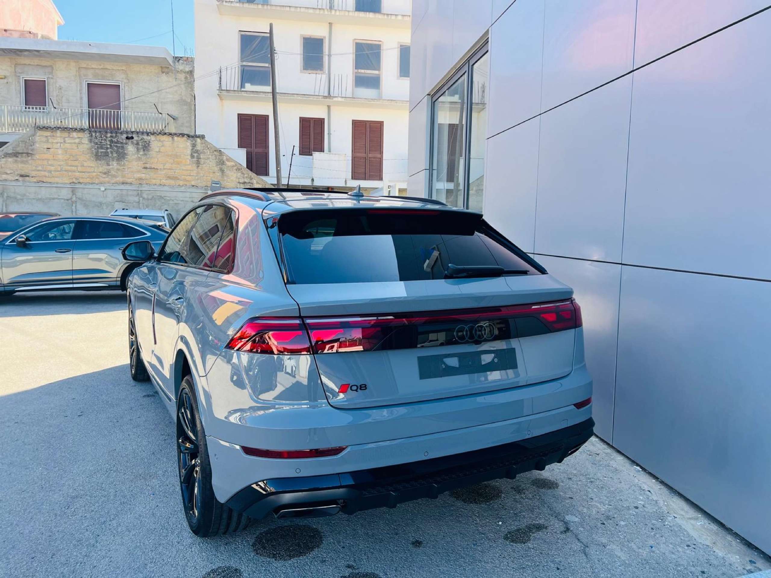 Audi - Q8