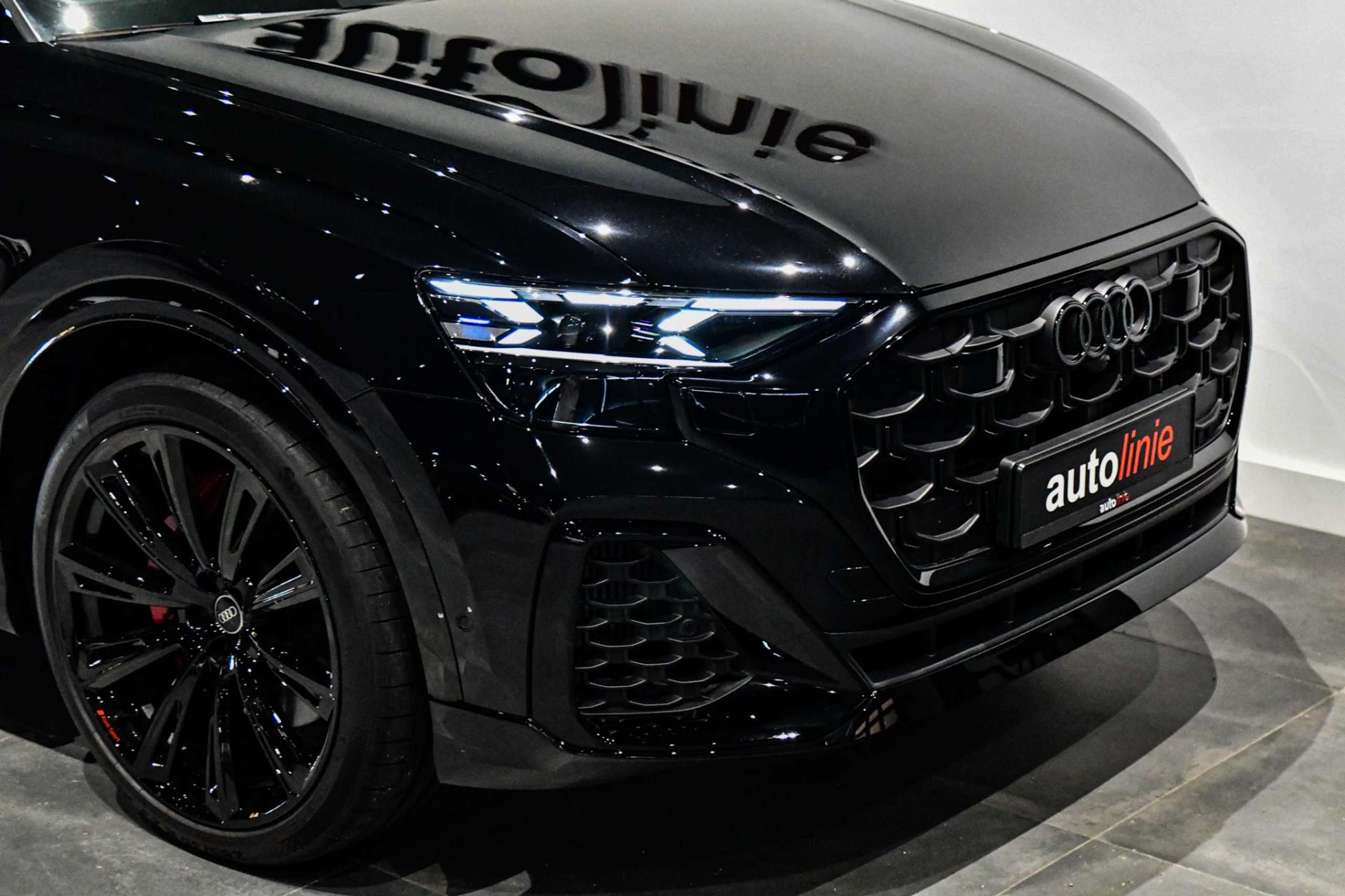 Audi - Q8