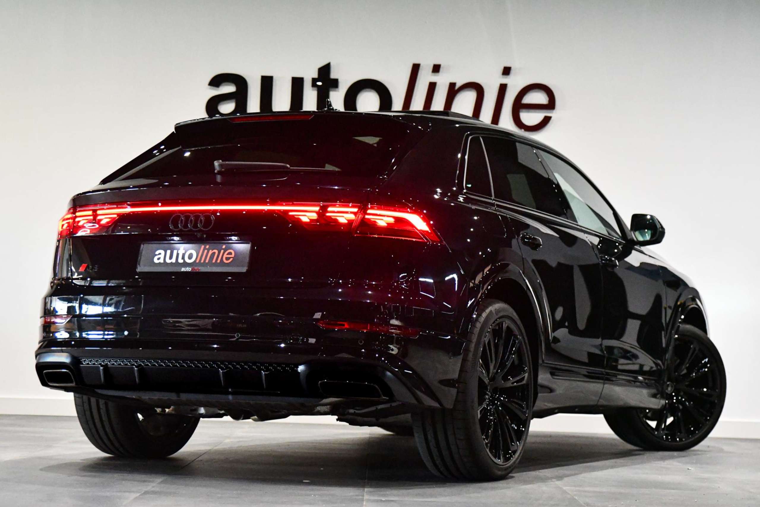 Audi - Q8