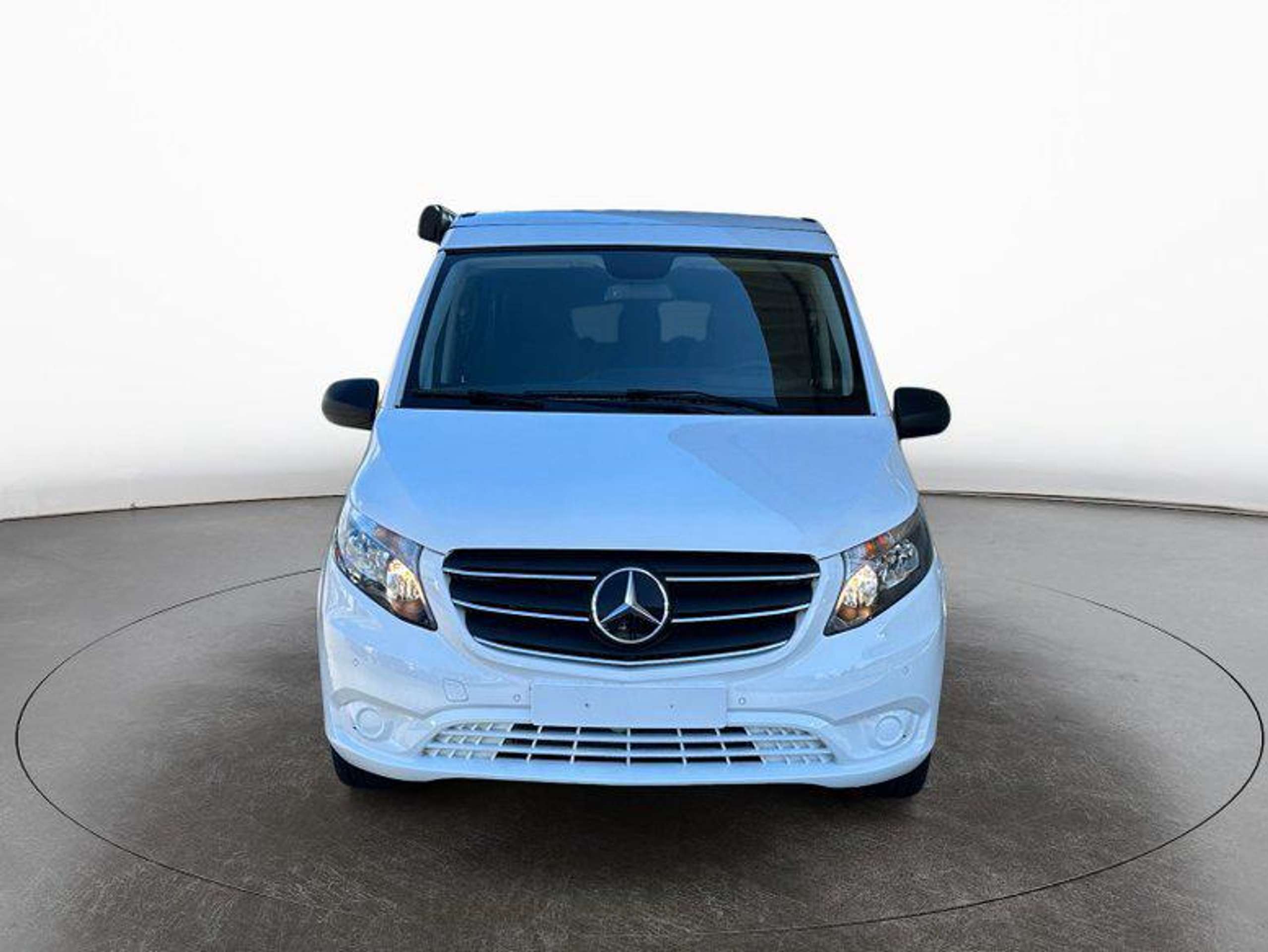 Mercedes-Benz - V 220