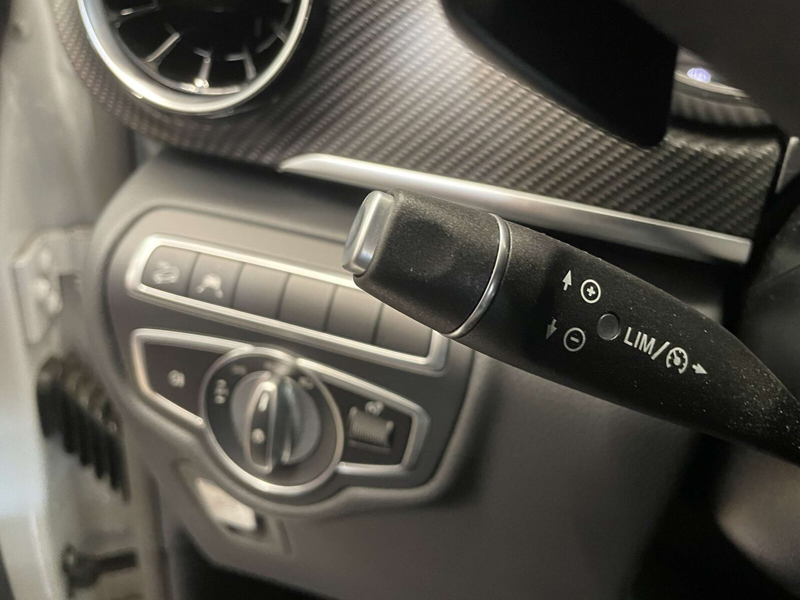 Mercedes-Benz - V 300