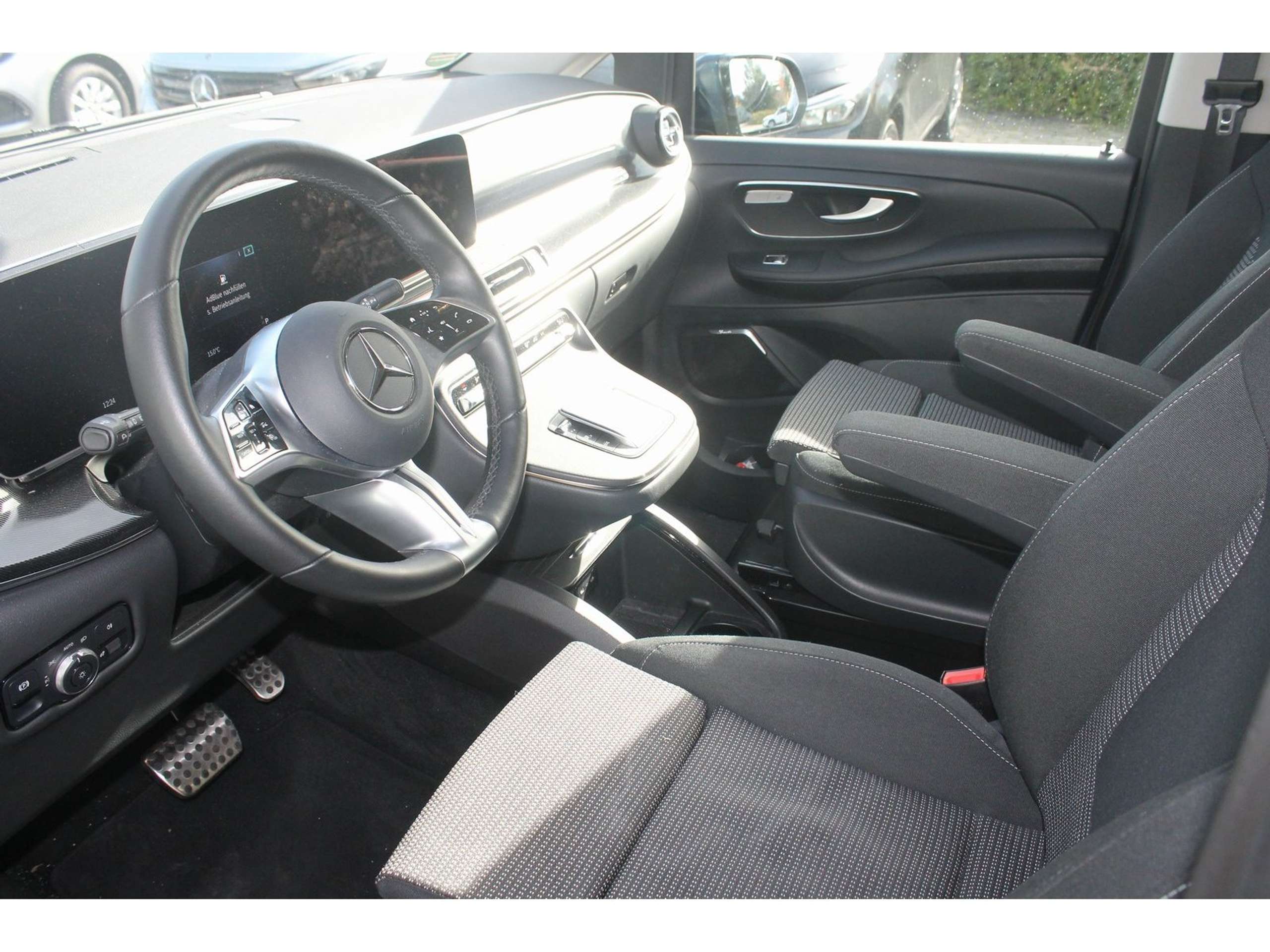 Mercedes-Benz - V 250