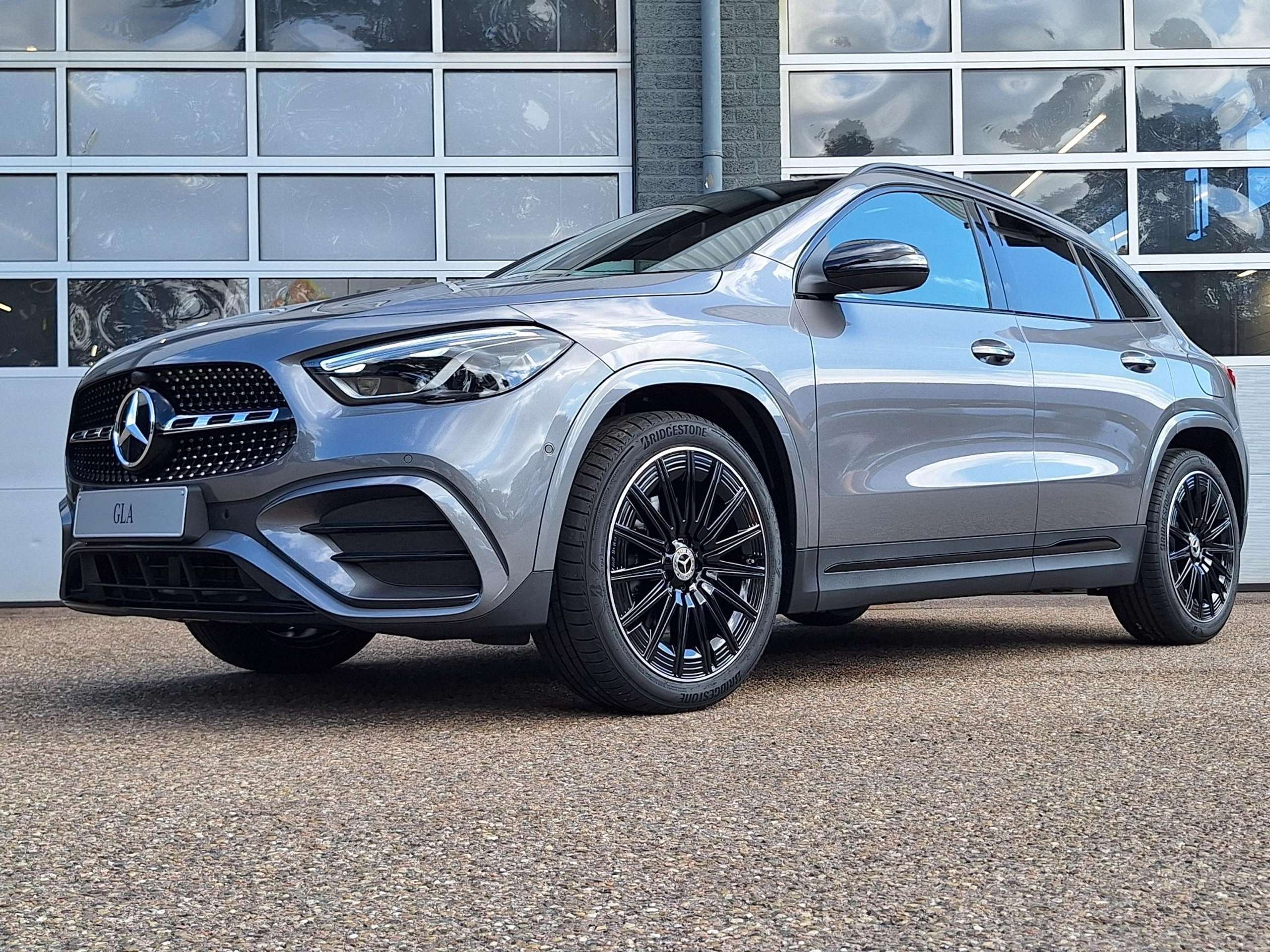 Mercedes-Benz - GLA 180