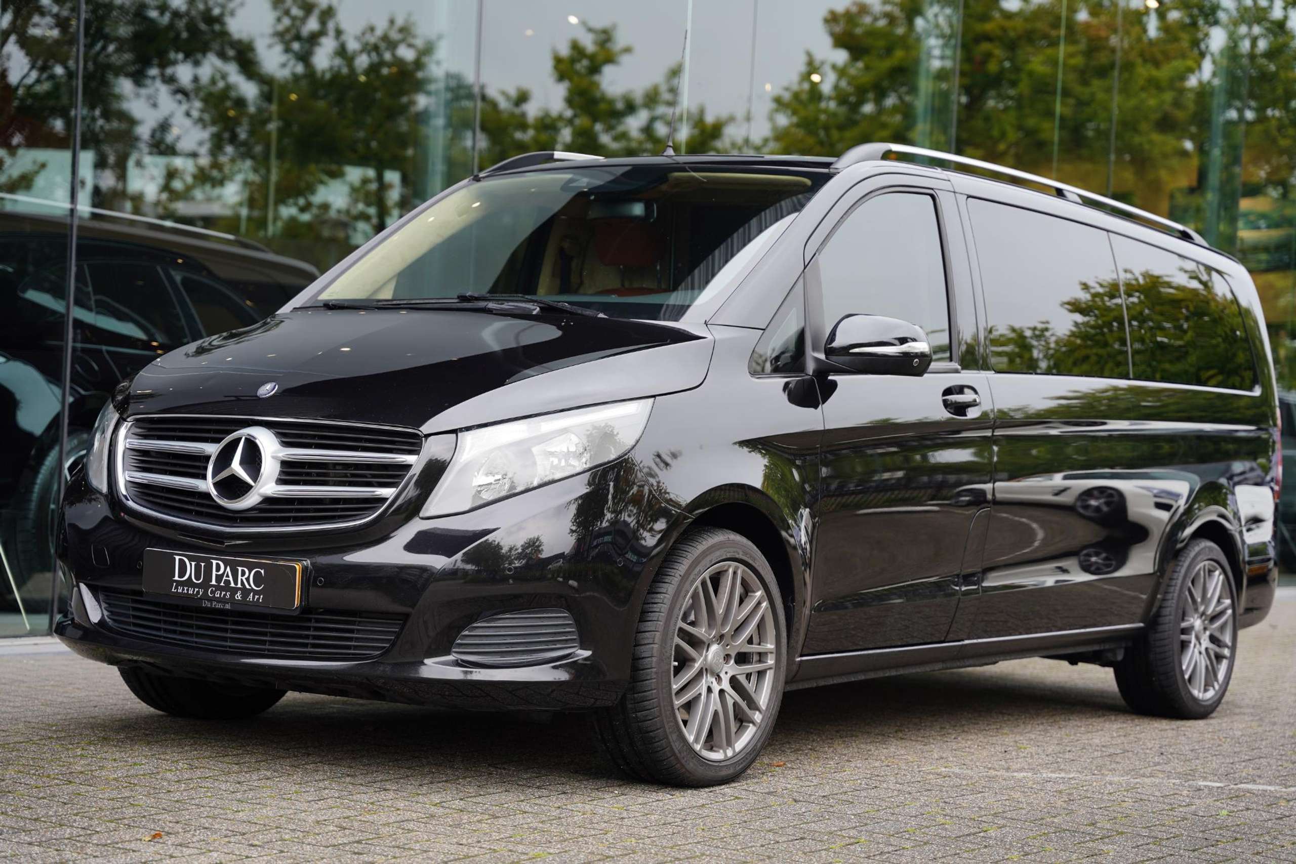 Mercedes-Benz - V 250