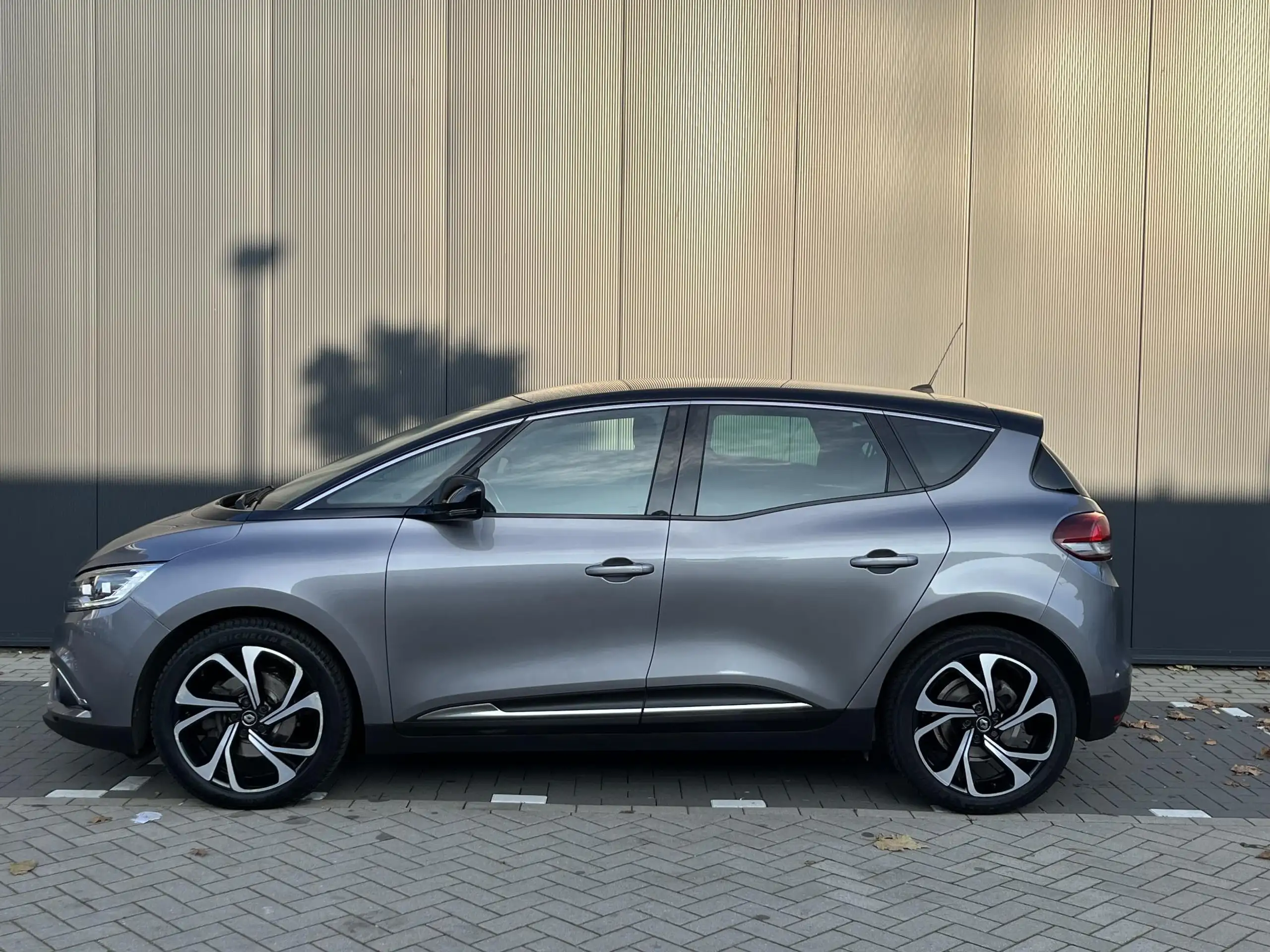 Renault - Scenic