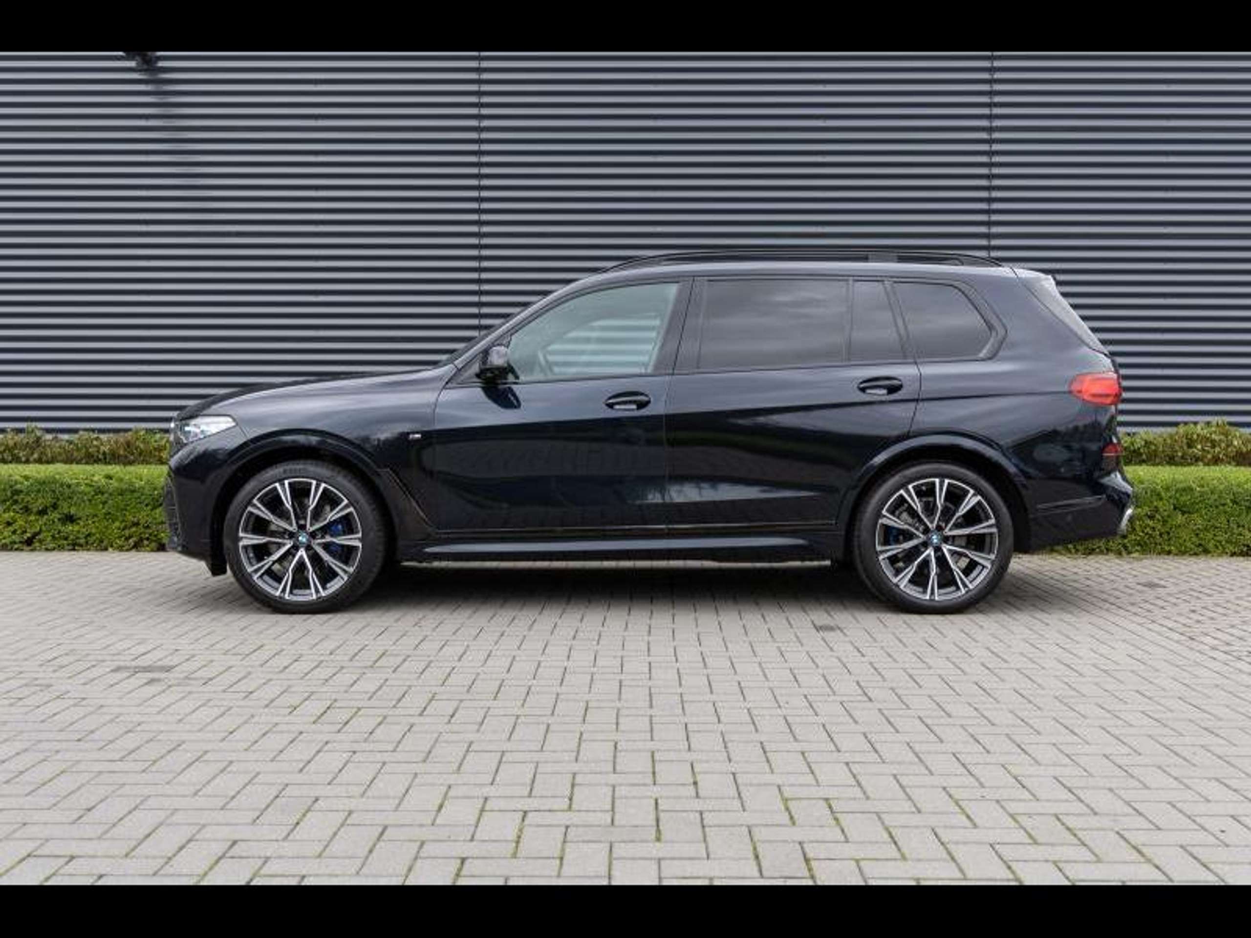 BMW - X7