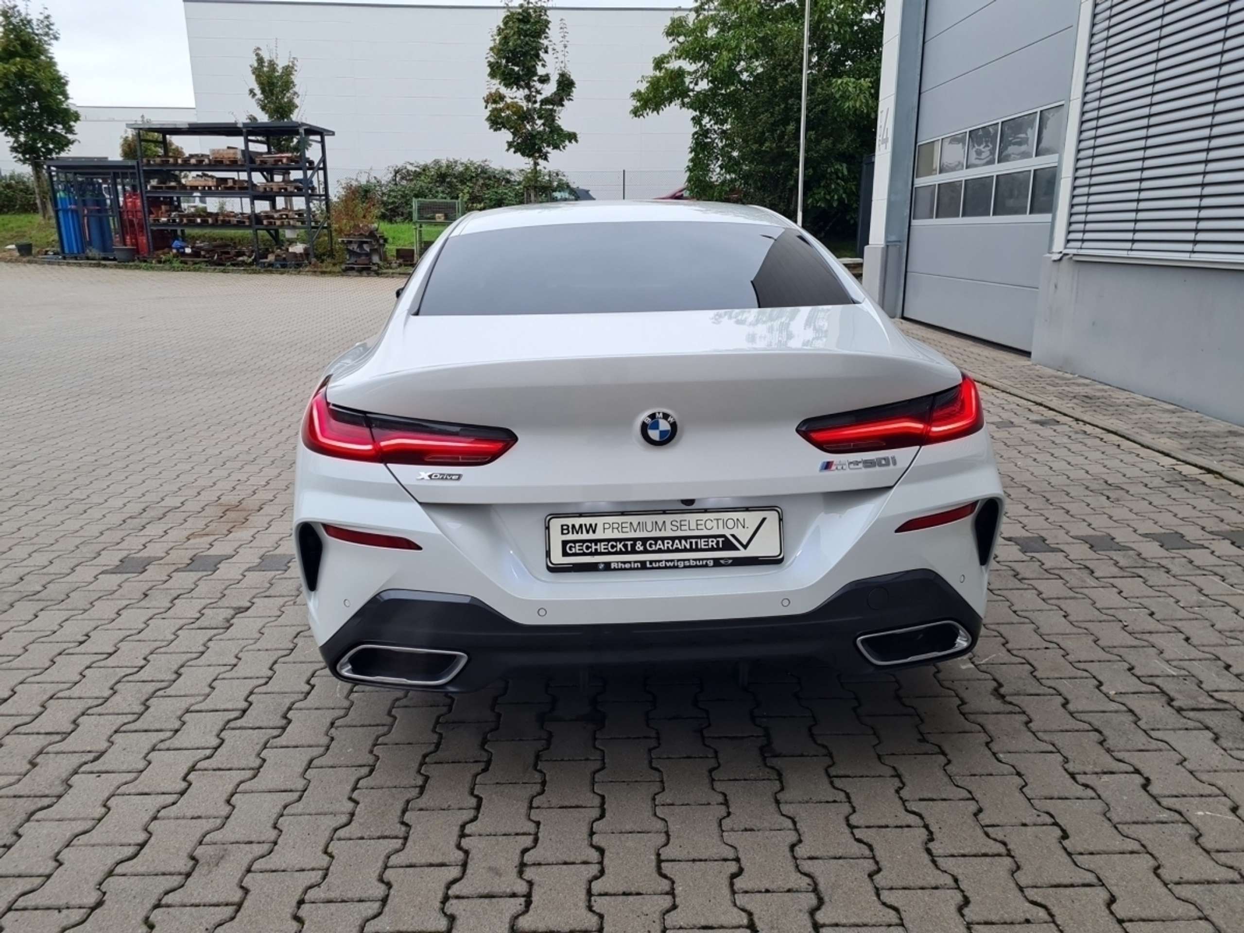 BMW - M850