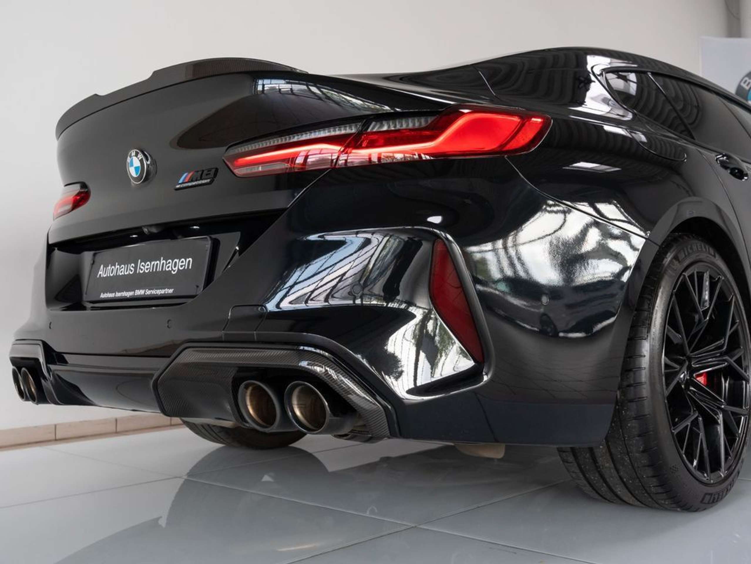 BMW - M8