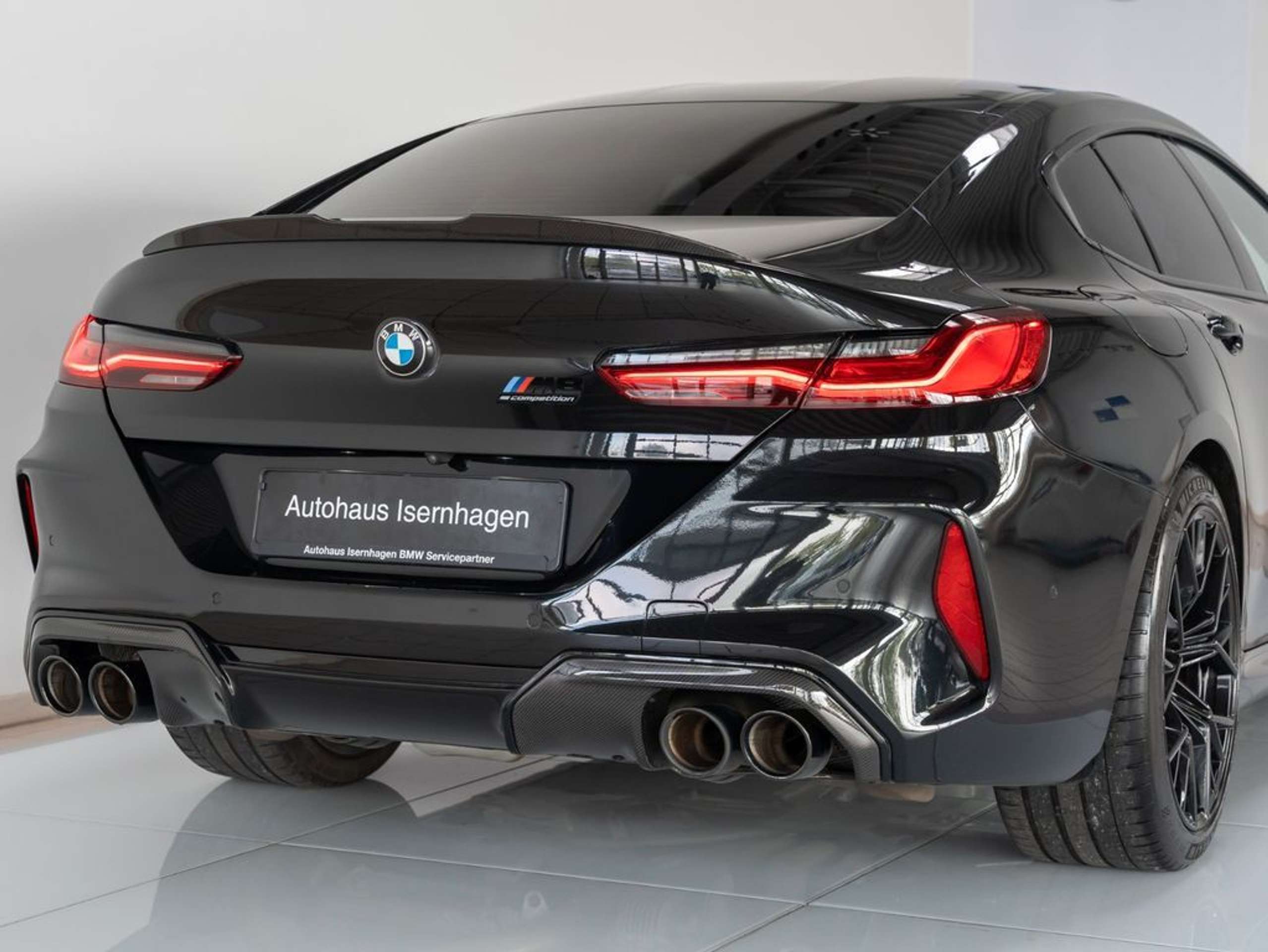 BMW - M8