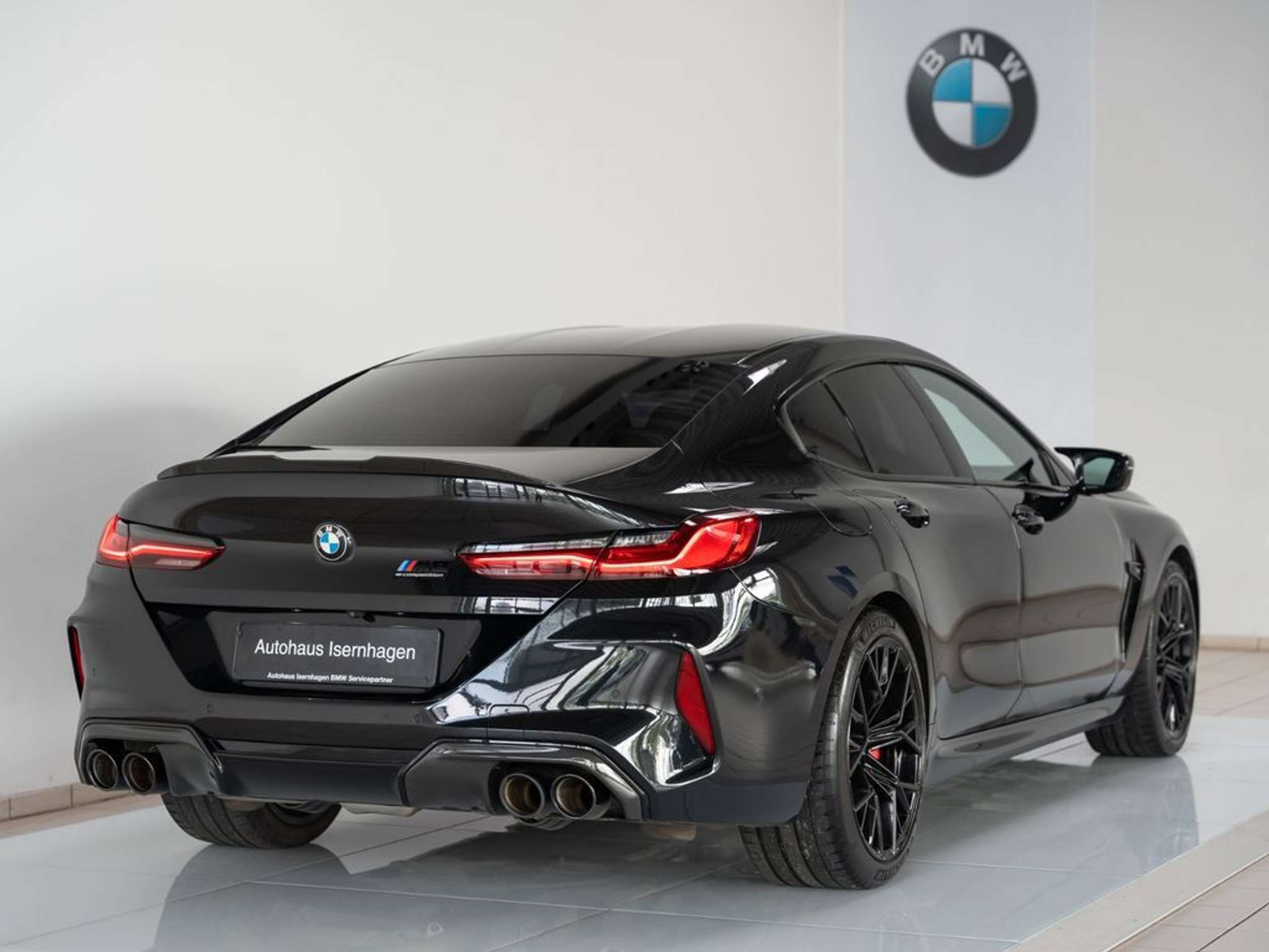 BMW - M8