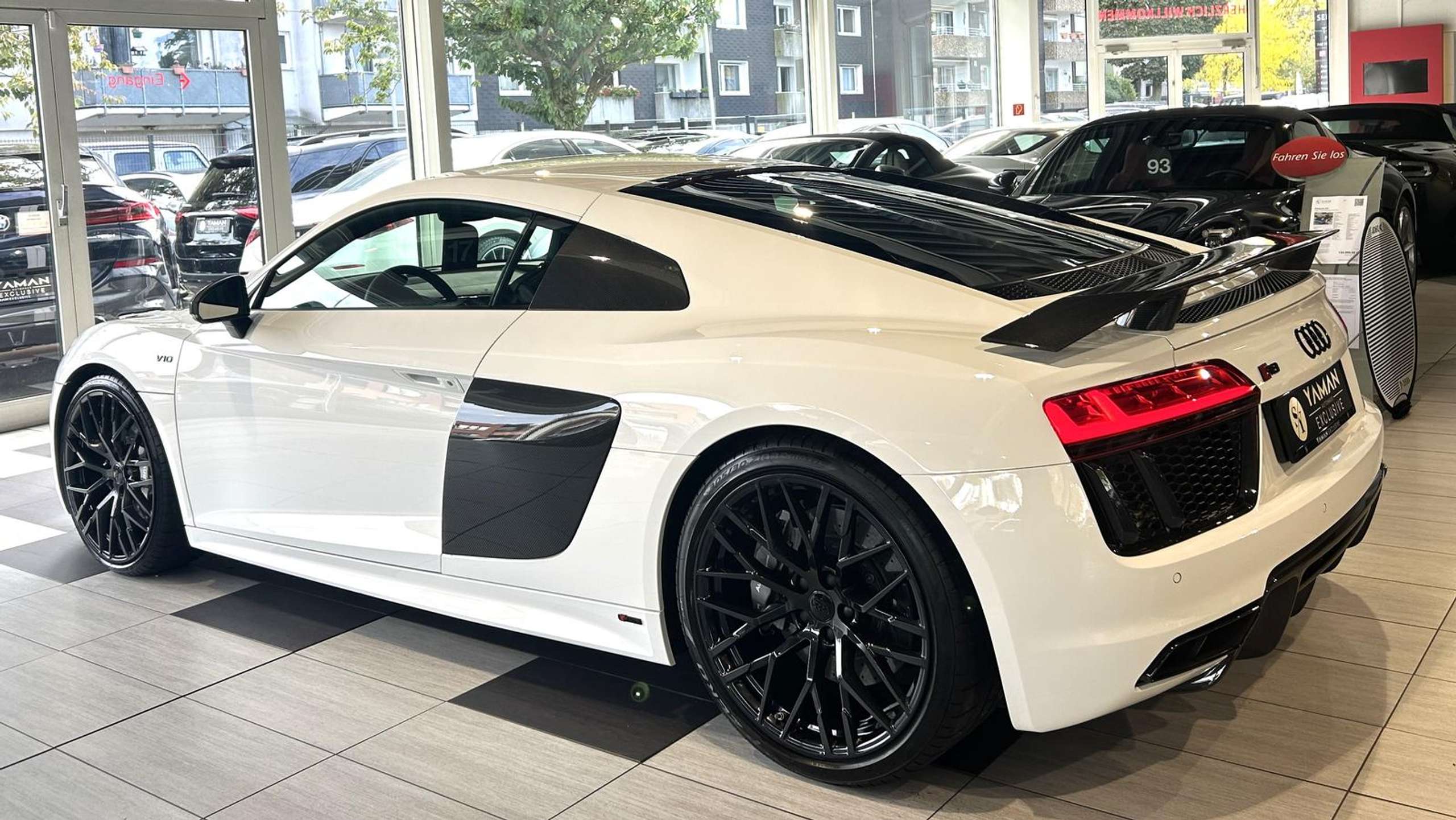 Audi - R8