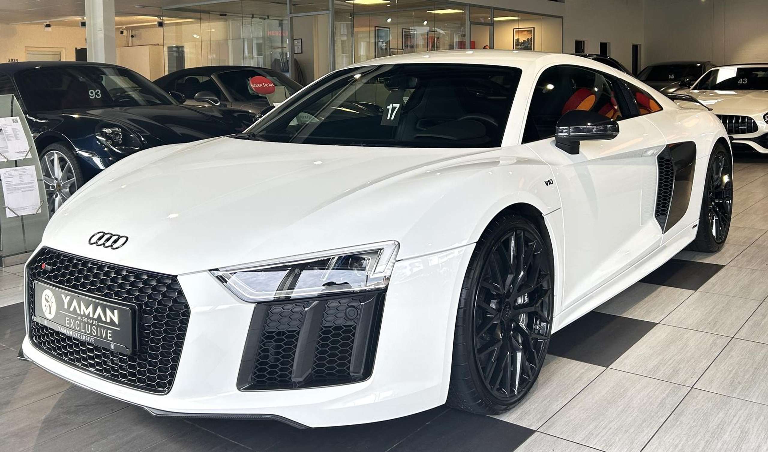 Audi - R8