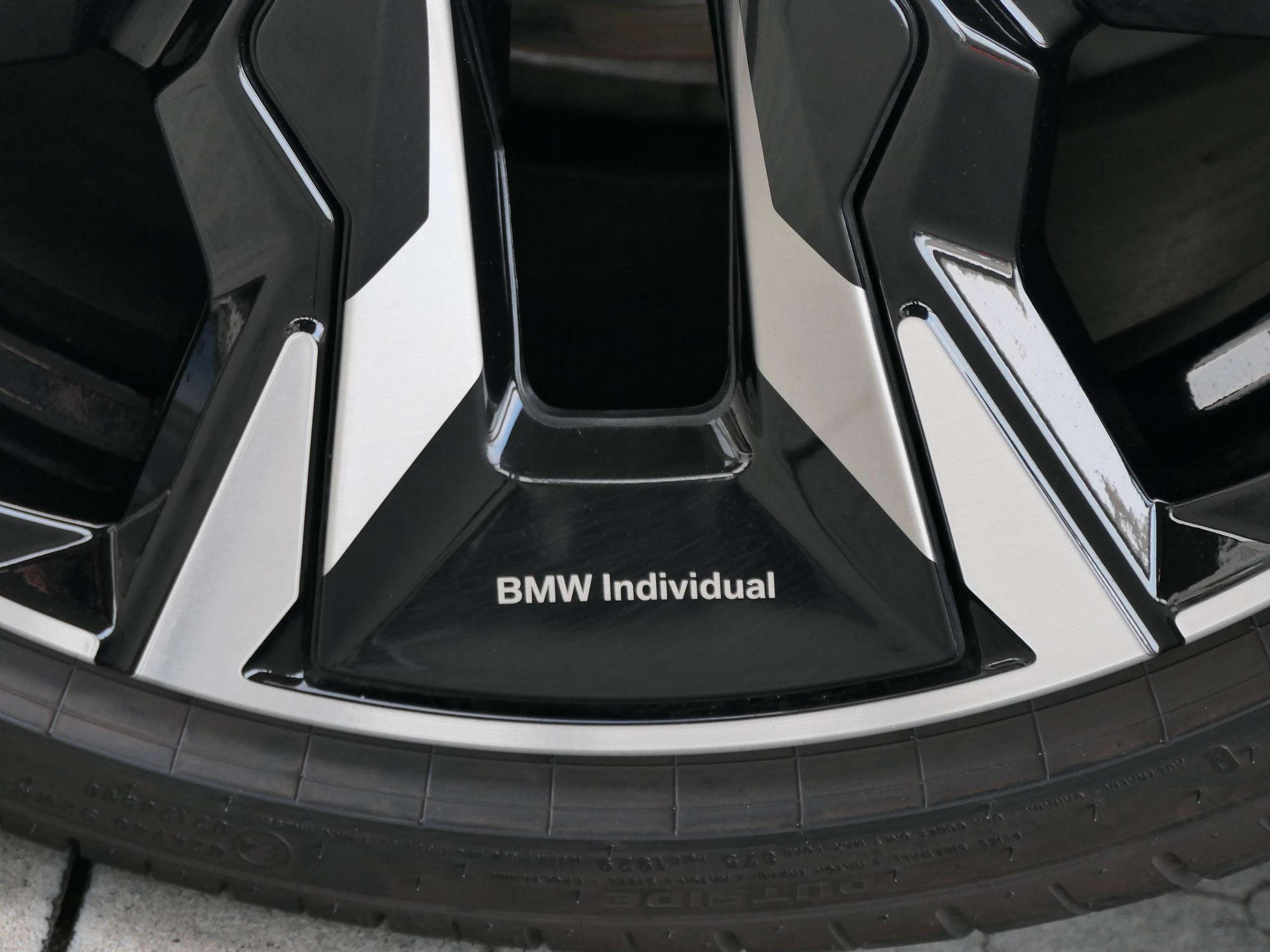 BMW - i5