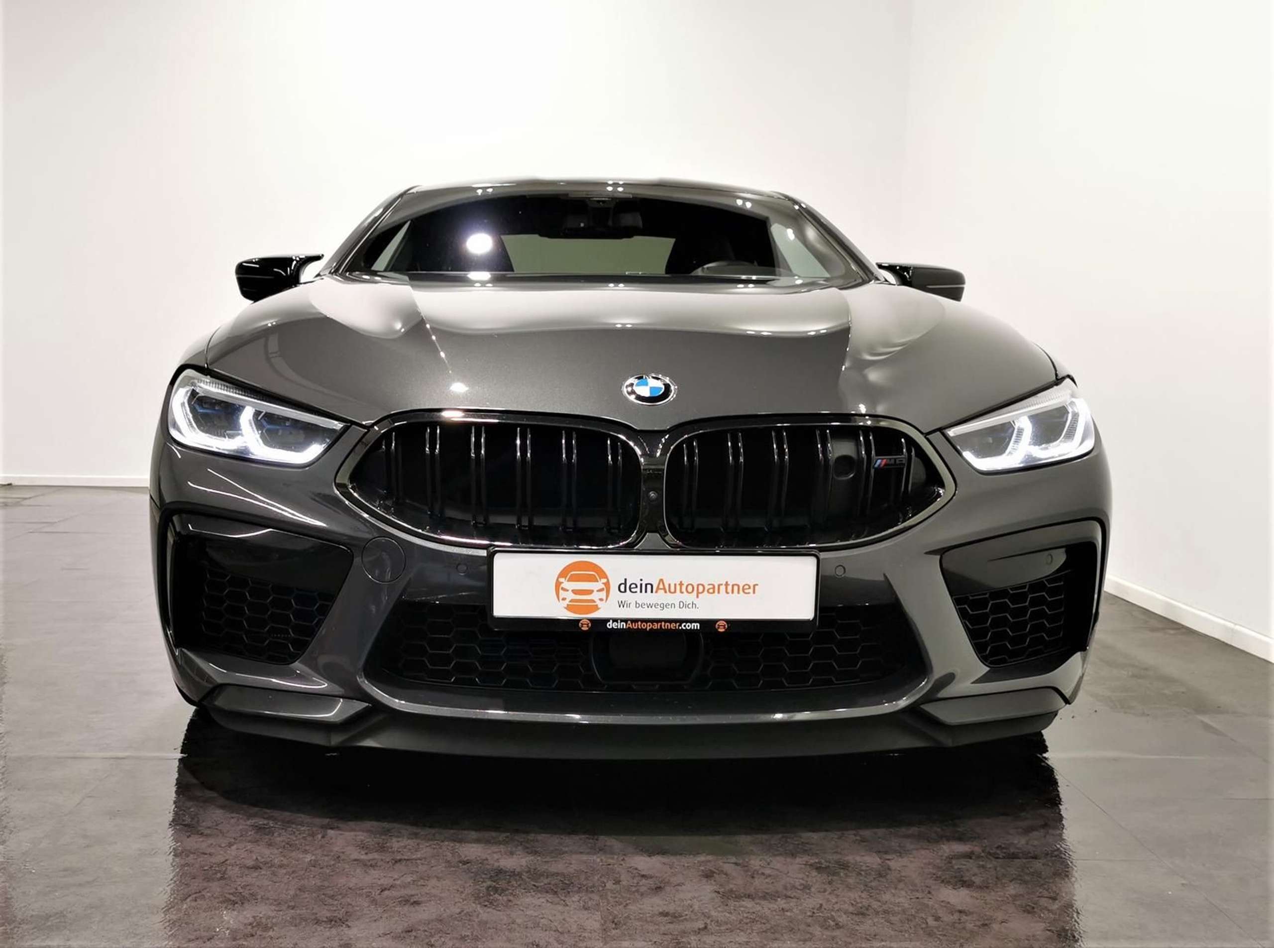 BMW - M8