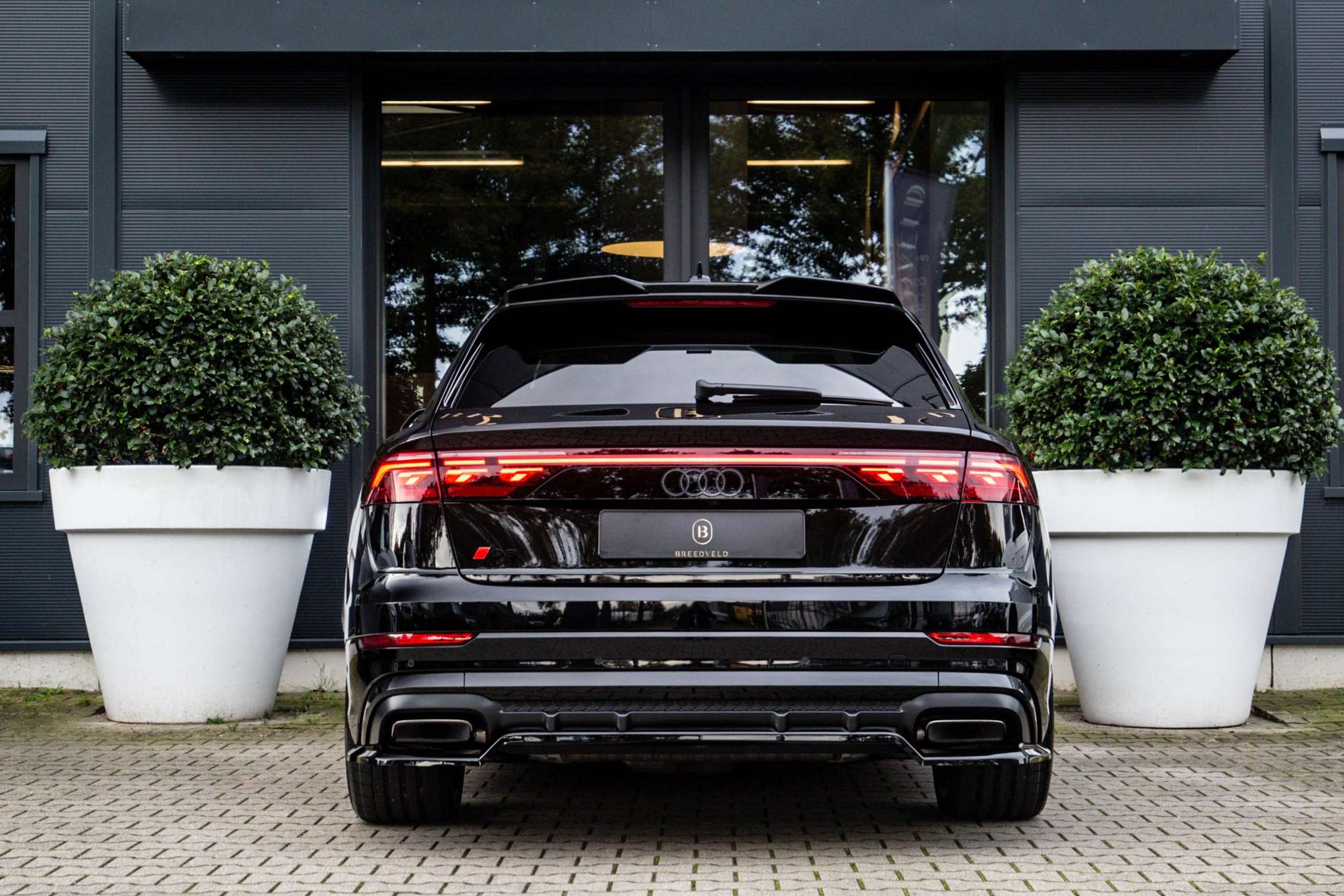 Audi - Q8