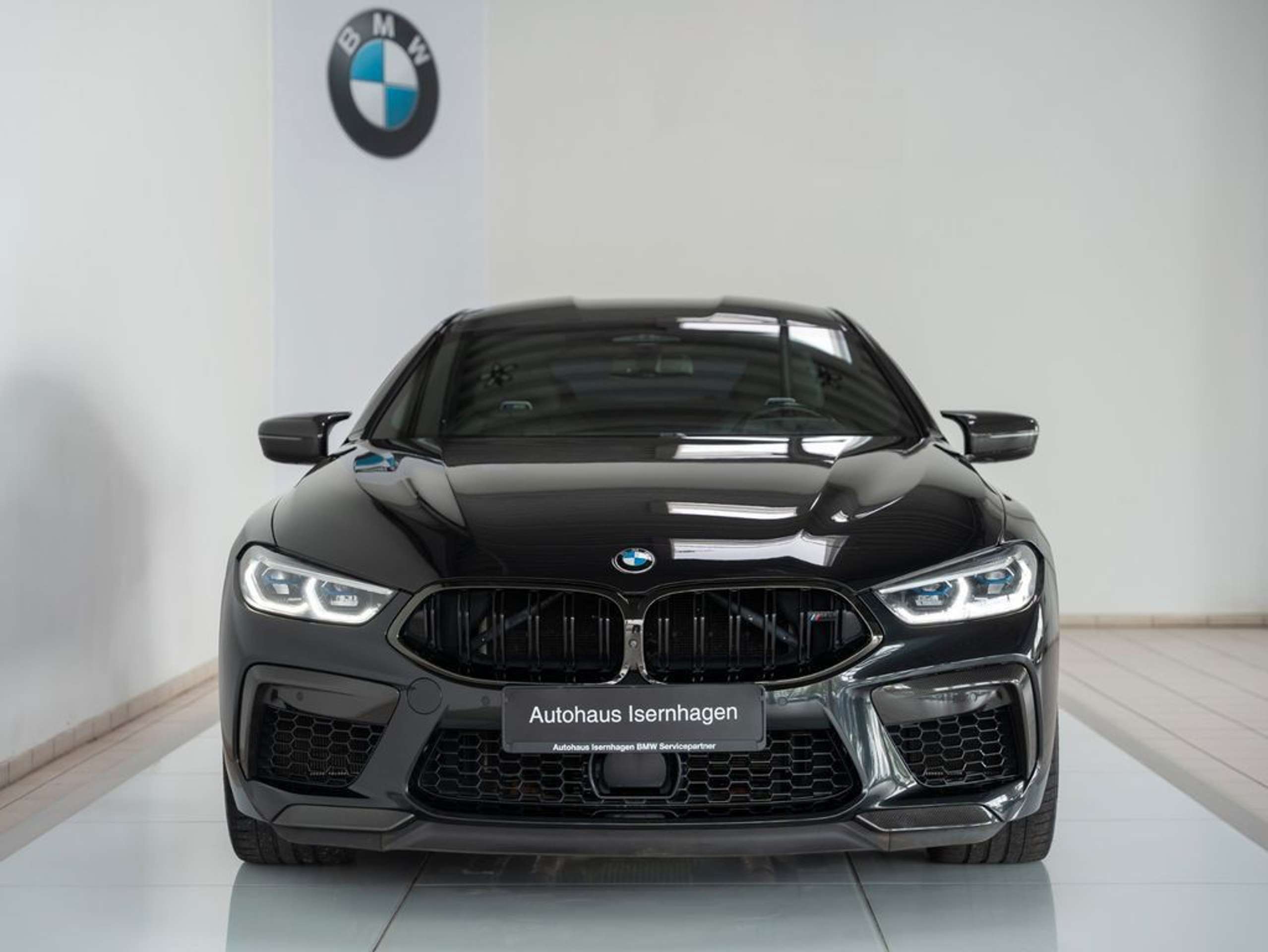 BMW - M8