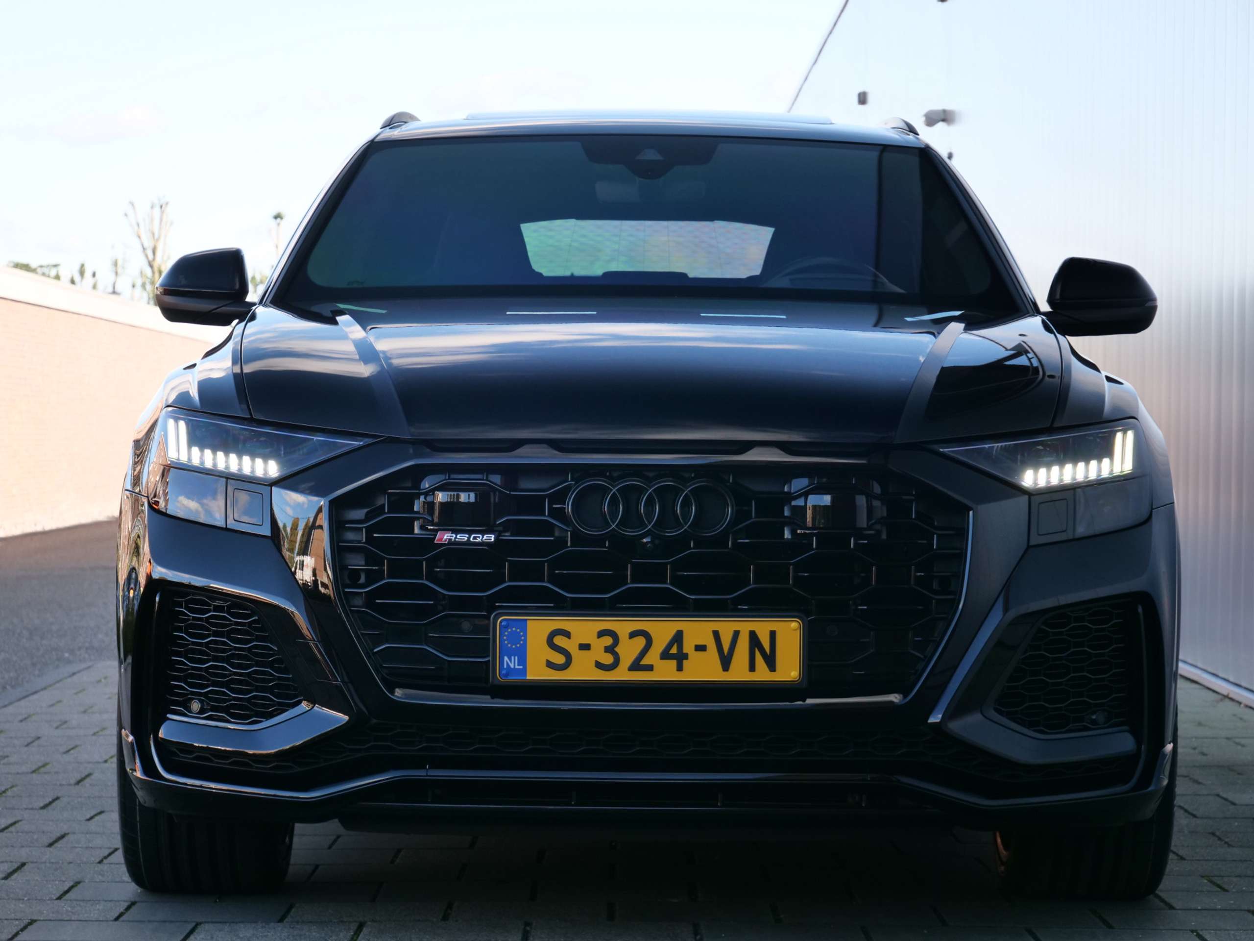 Audi - Q8