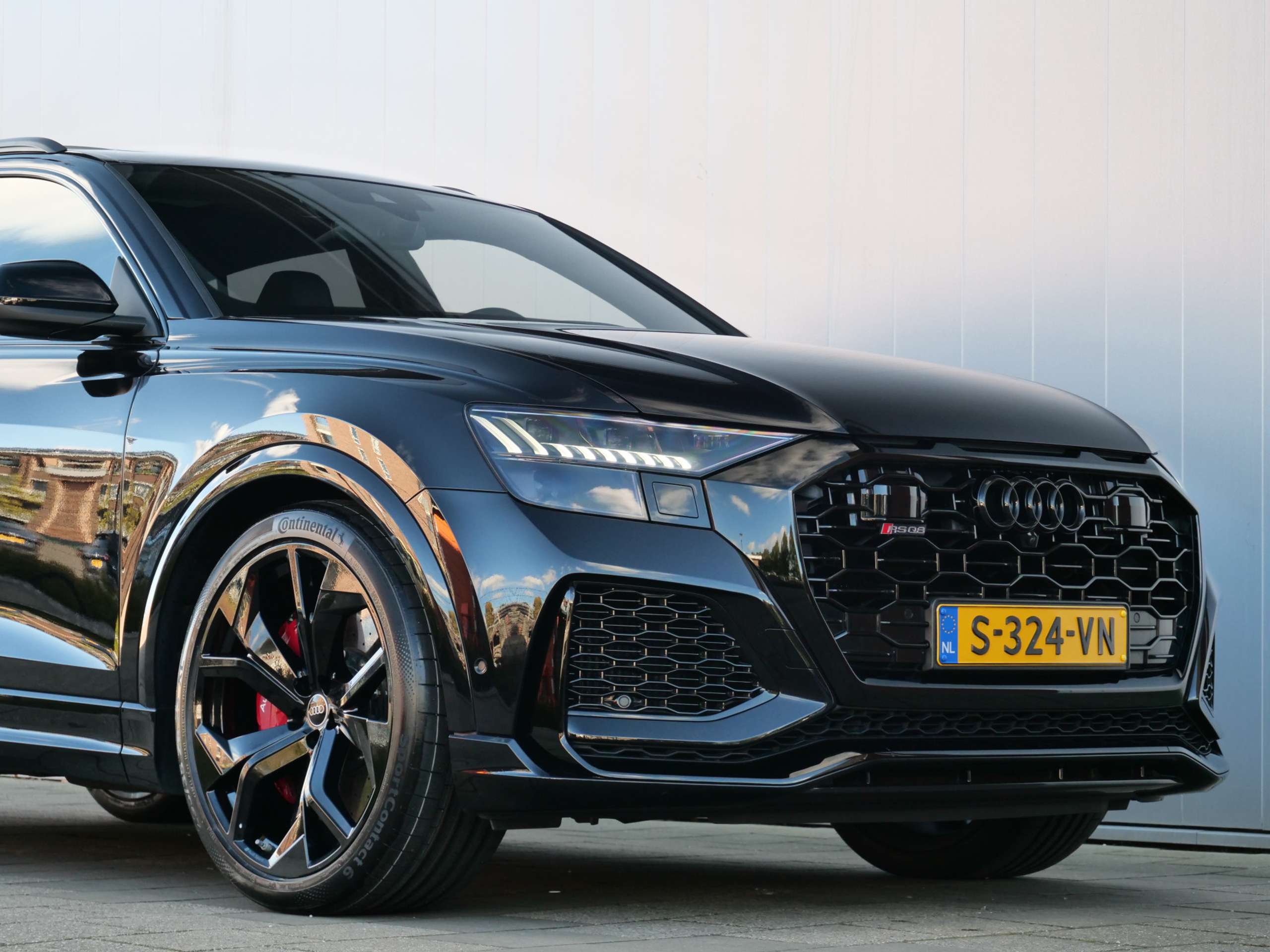 Audi - Q8