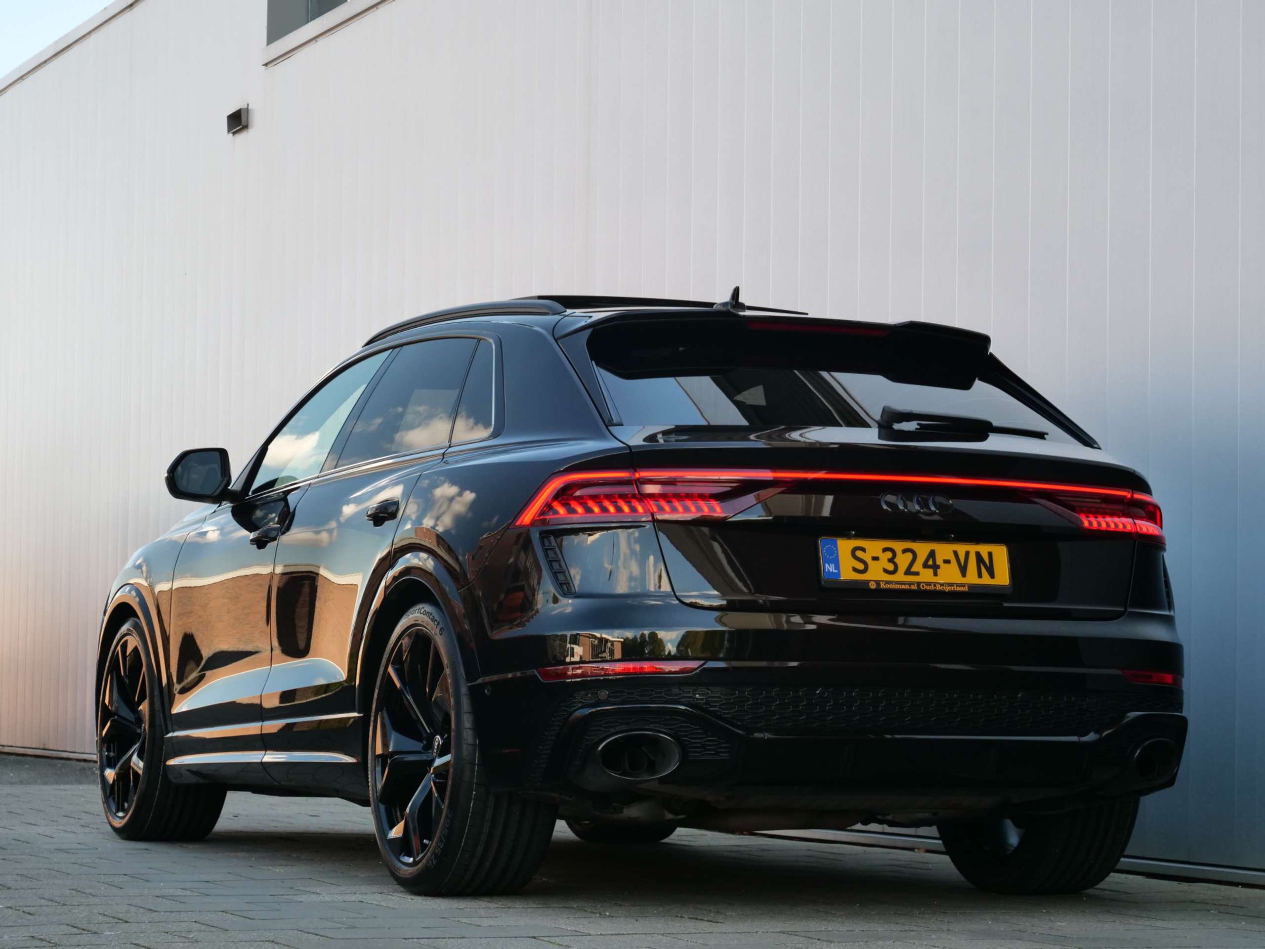 Audi - Q8