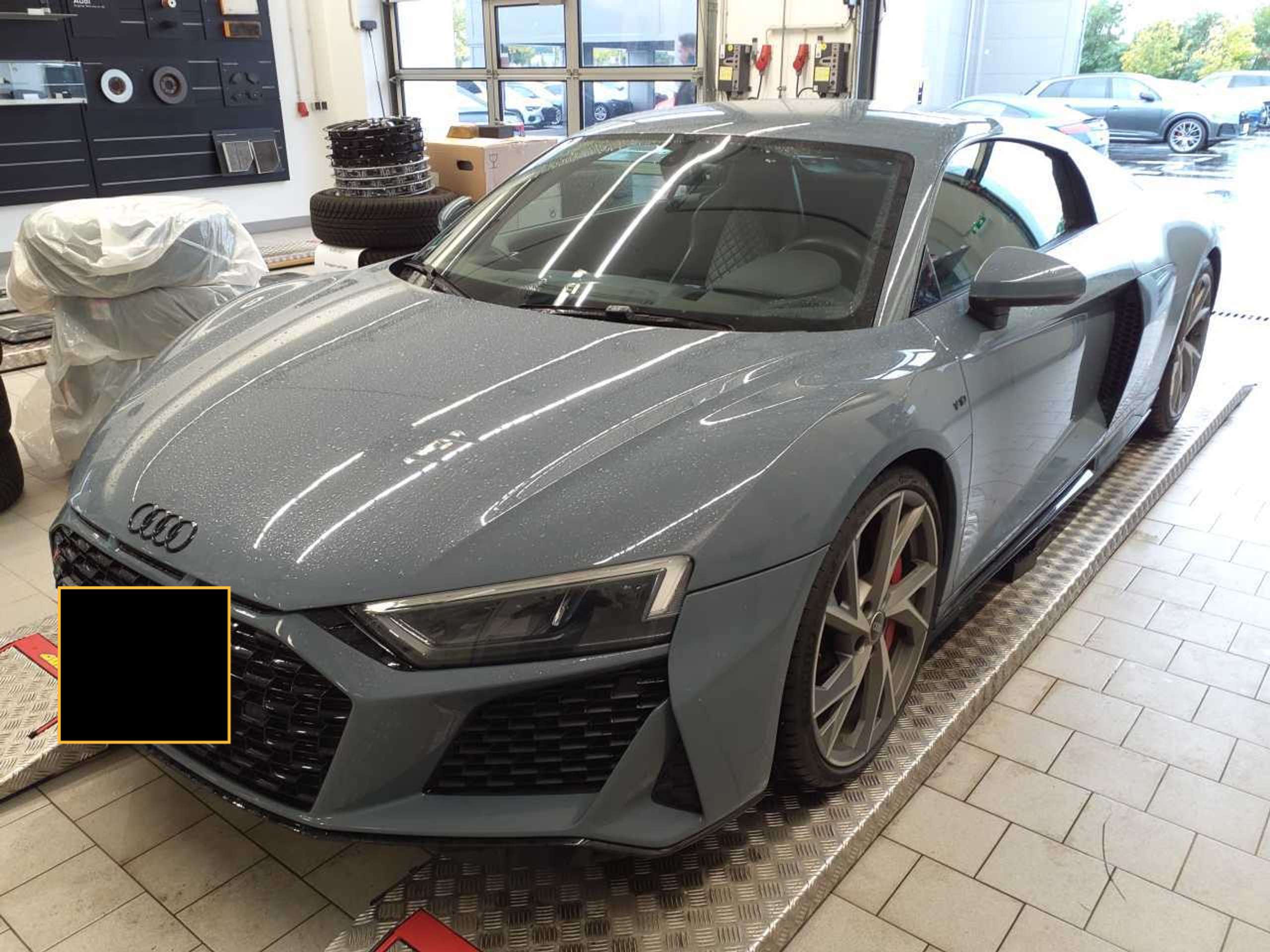 Audi - R8