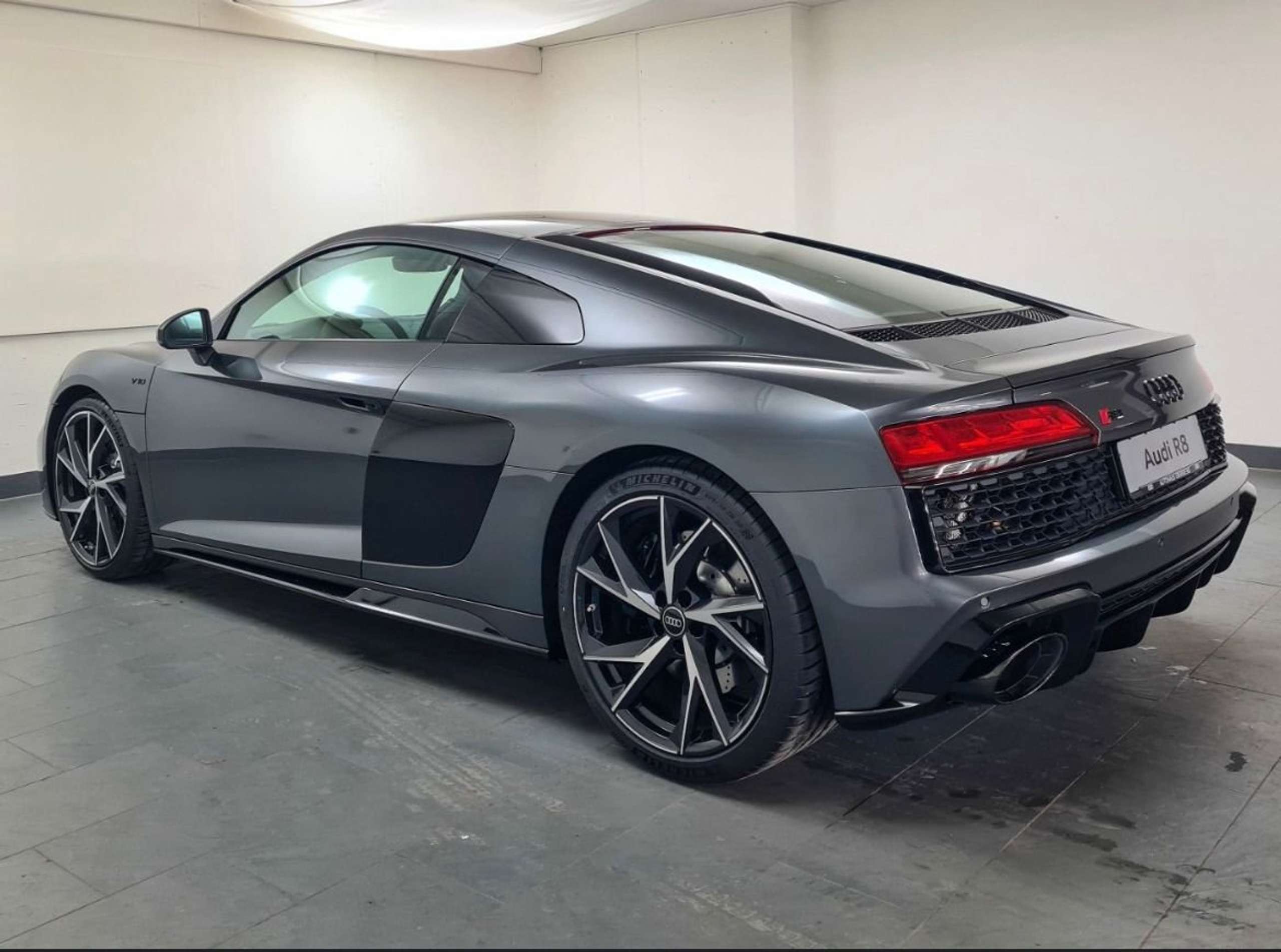 Audi - R8