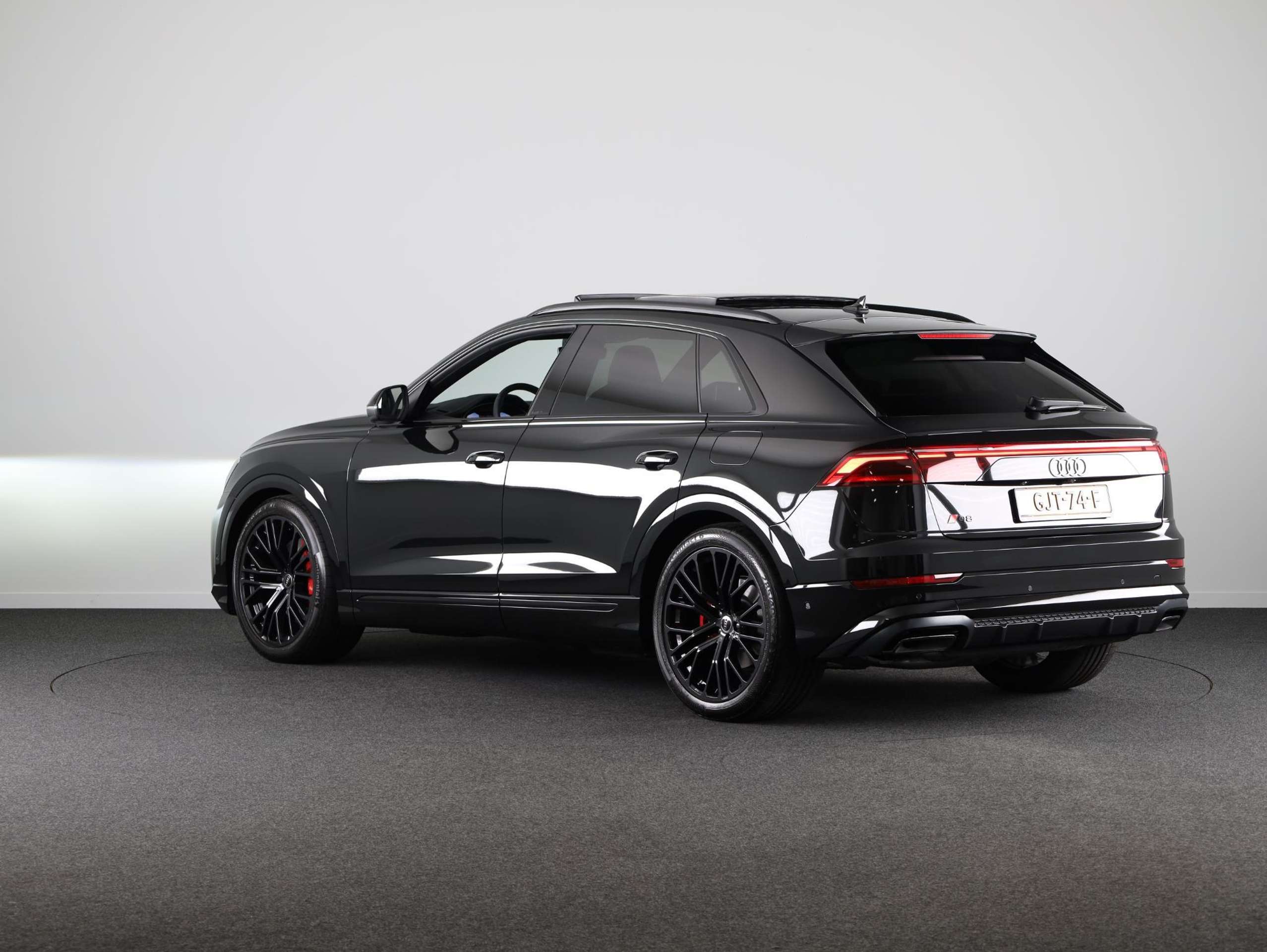 Audi - Q8