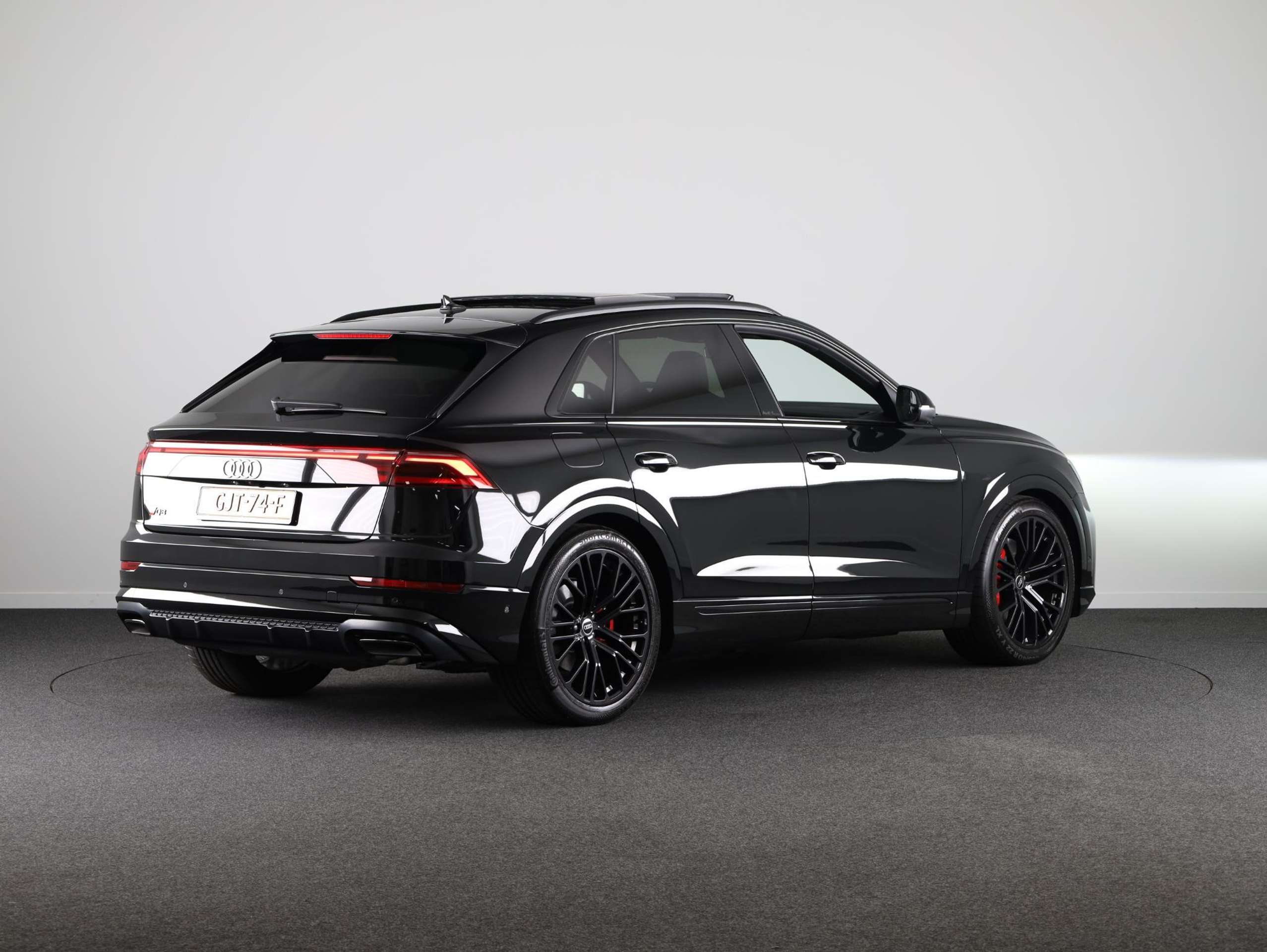 Audi - Q8