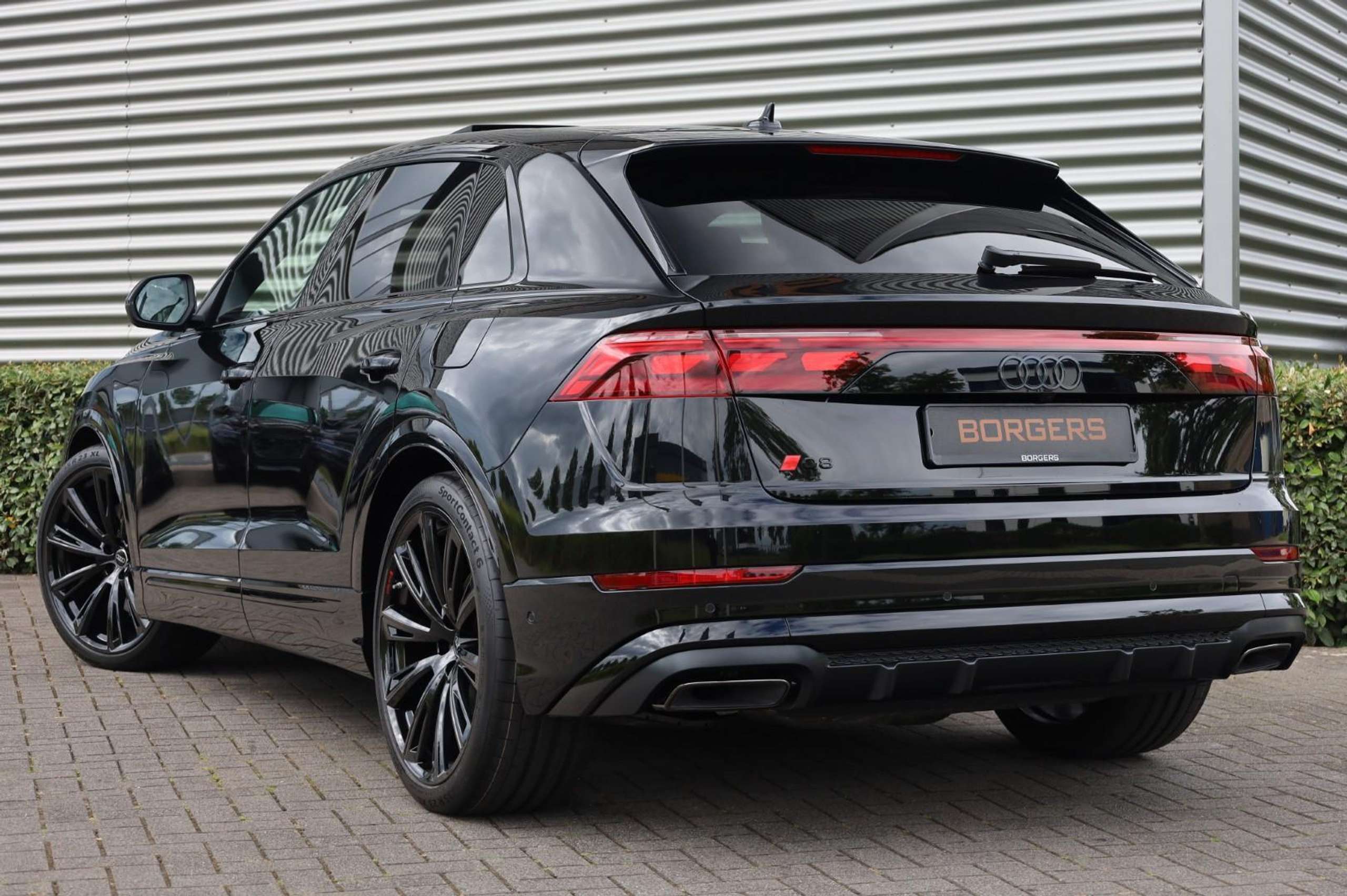 Audi - Q8